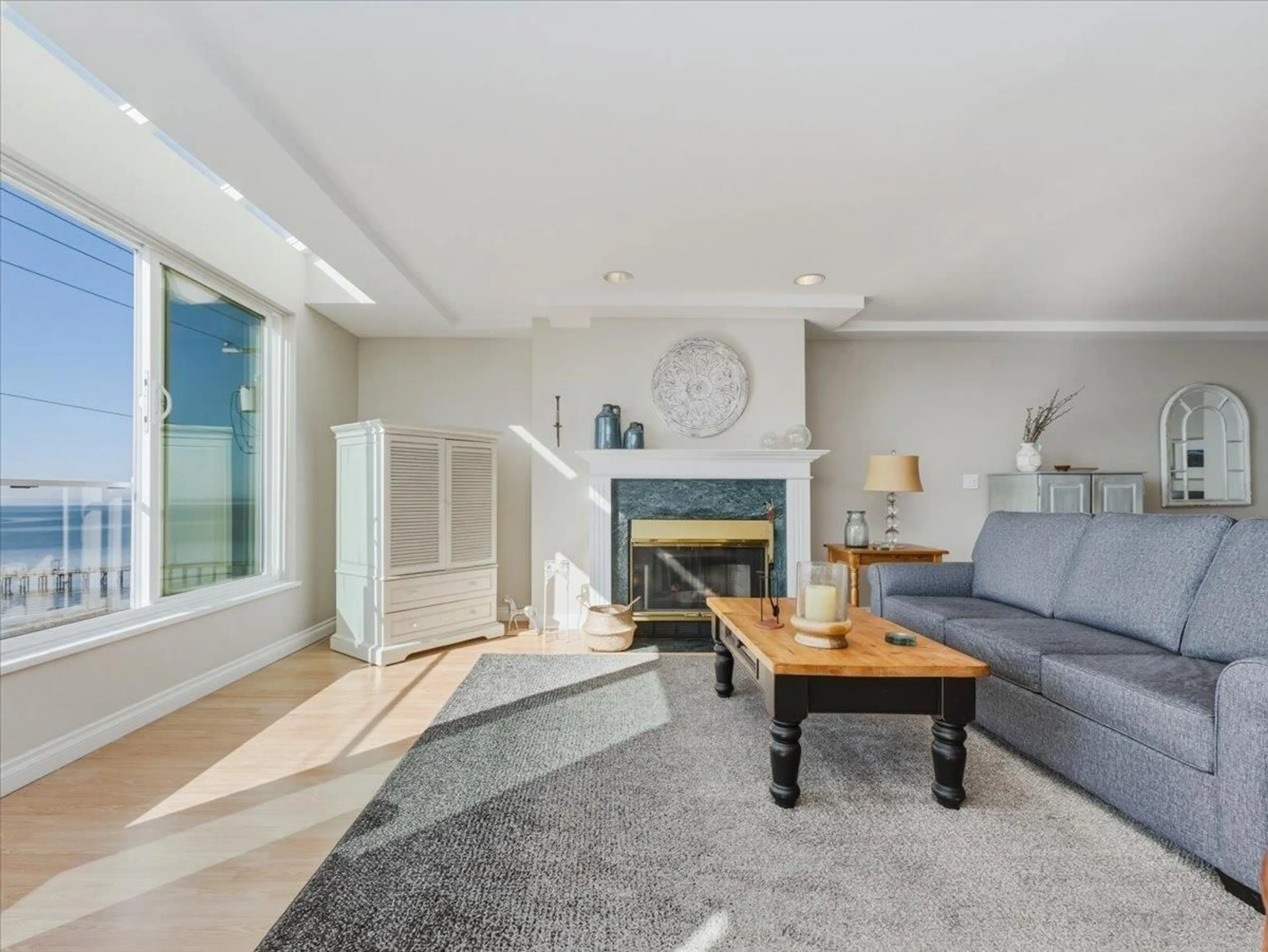 Living room with furniture, unknown for 303 - 15165 MARINE DRIVE, White Rock British Columbia V4B1C5