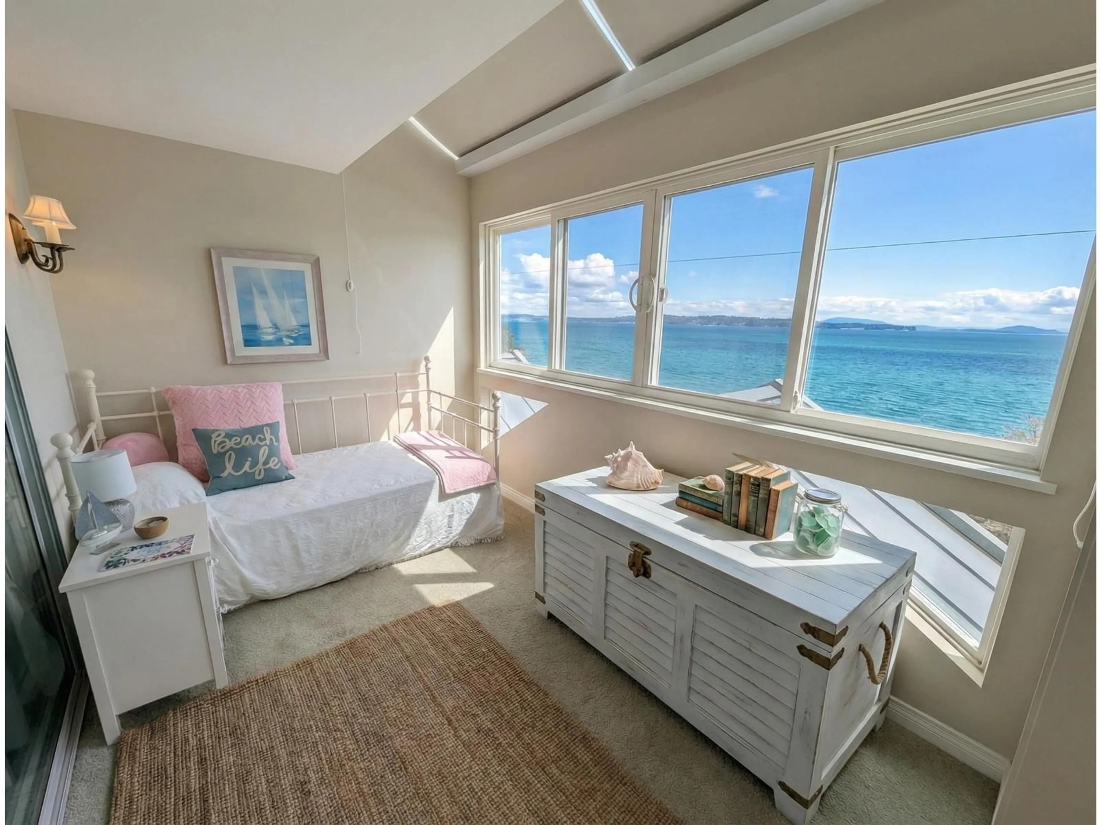 A pic of a room for 303 - 15165 MARINE DRIVE, White Rock British Columbia V4B1C5