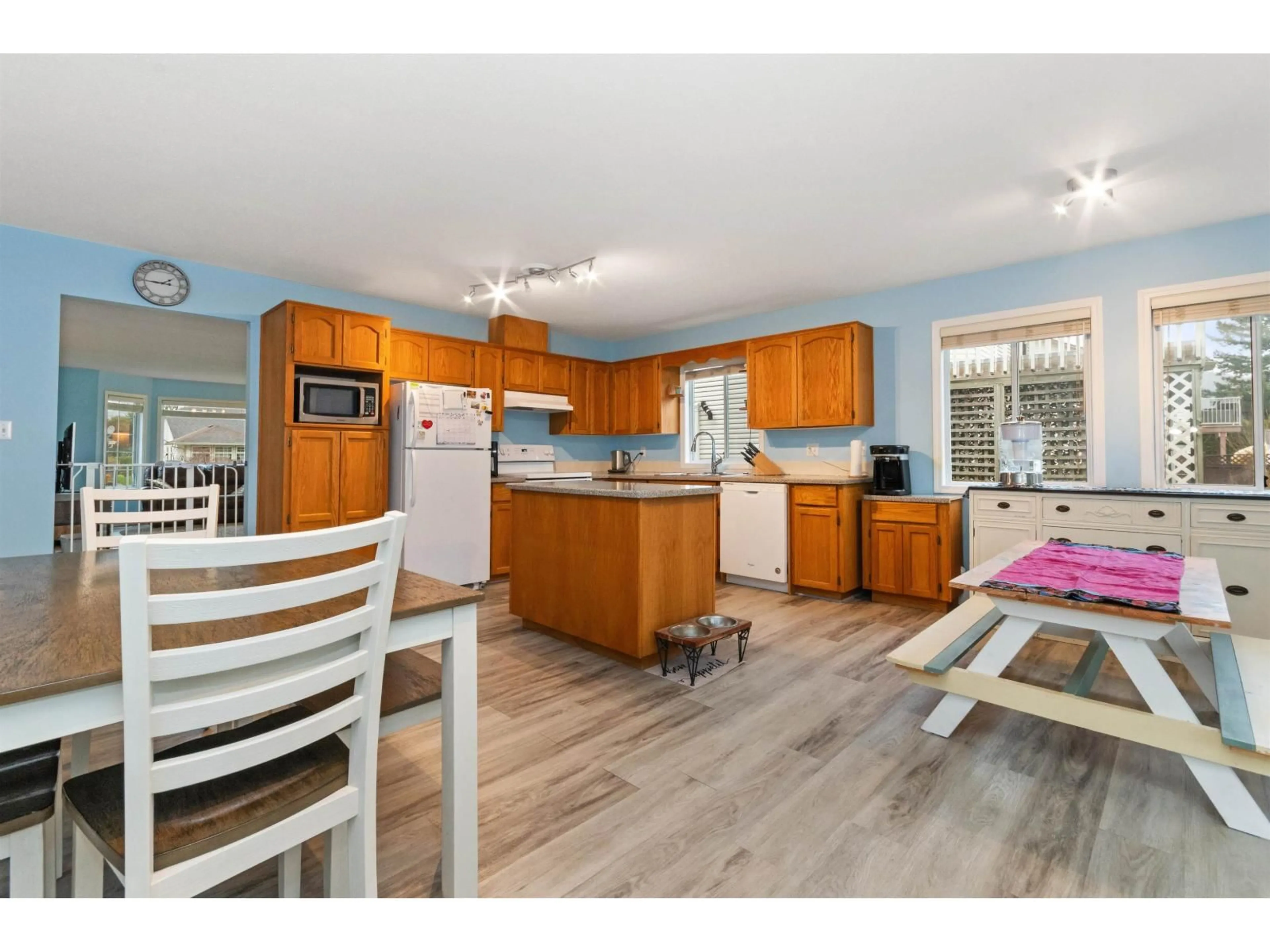 Open concept kitchen, wood/laminate floor for 1566 CANTERBURY DRIVE, Agassiz British Columbia V0M1A3