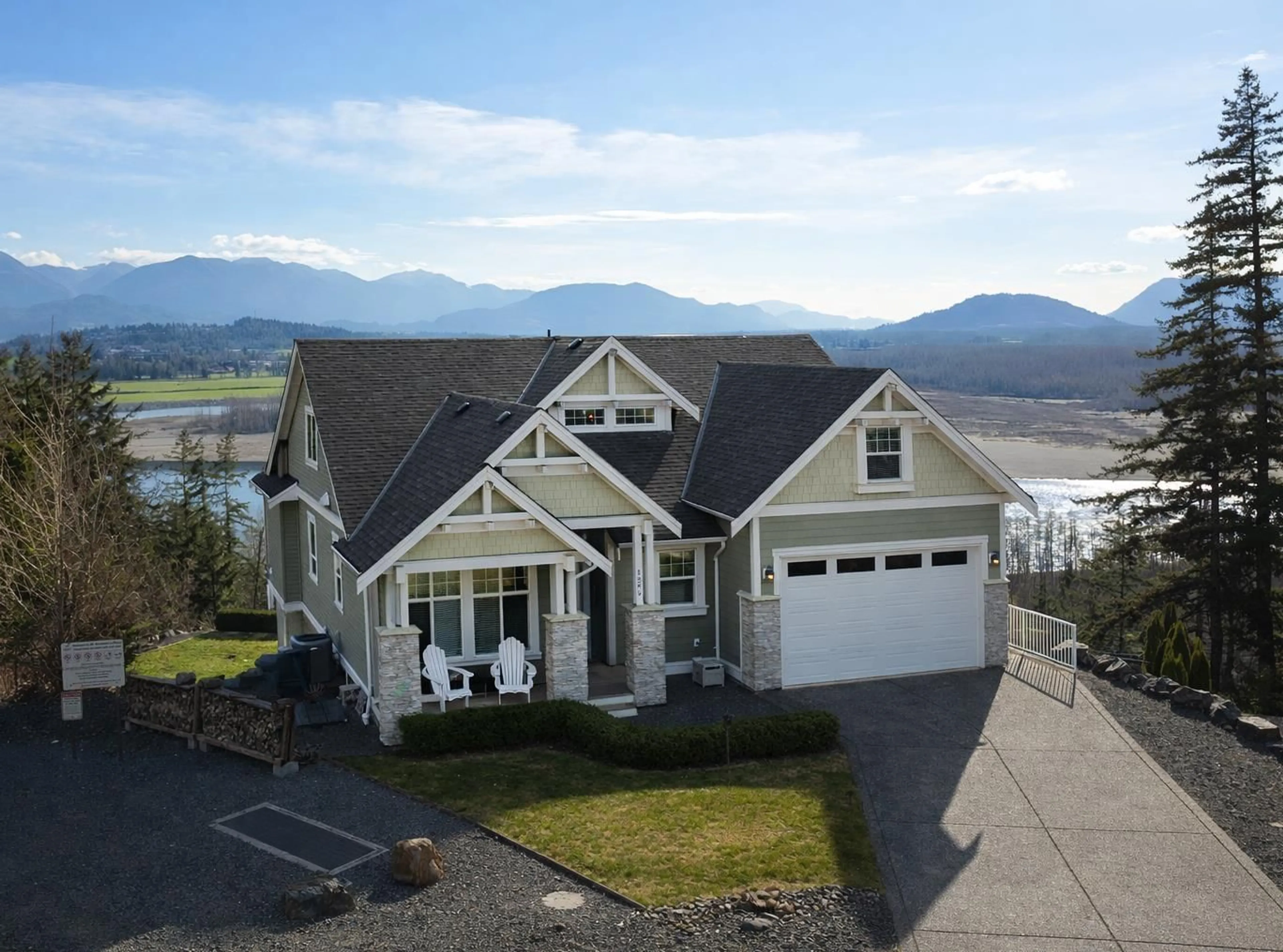 Home with vinyl exterior material, mountain view for 1399 HIGHLANDS BOULEVARD, Agassiz British Columbia V0M1A1