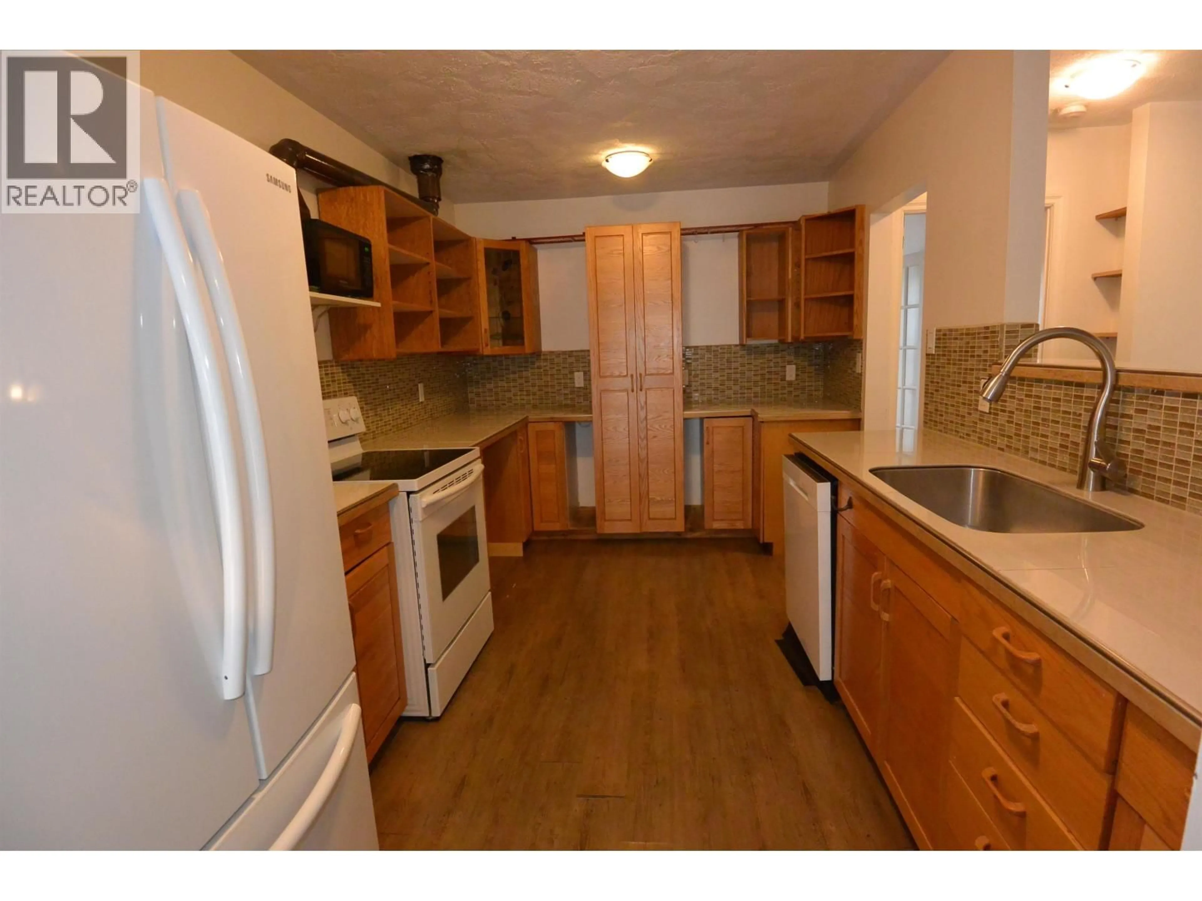 Standard kitchen, wood/laminate floor for 3904 RAILWAY AVENUE, Smithers British Columbia V0J2N0
