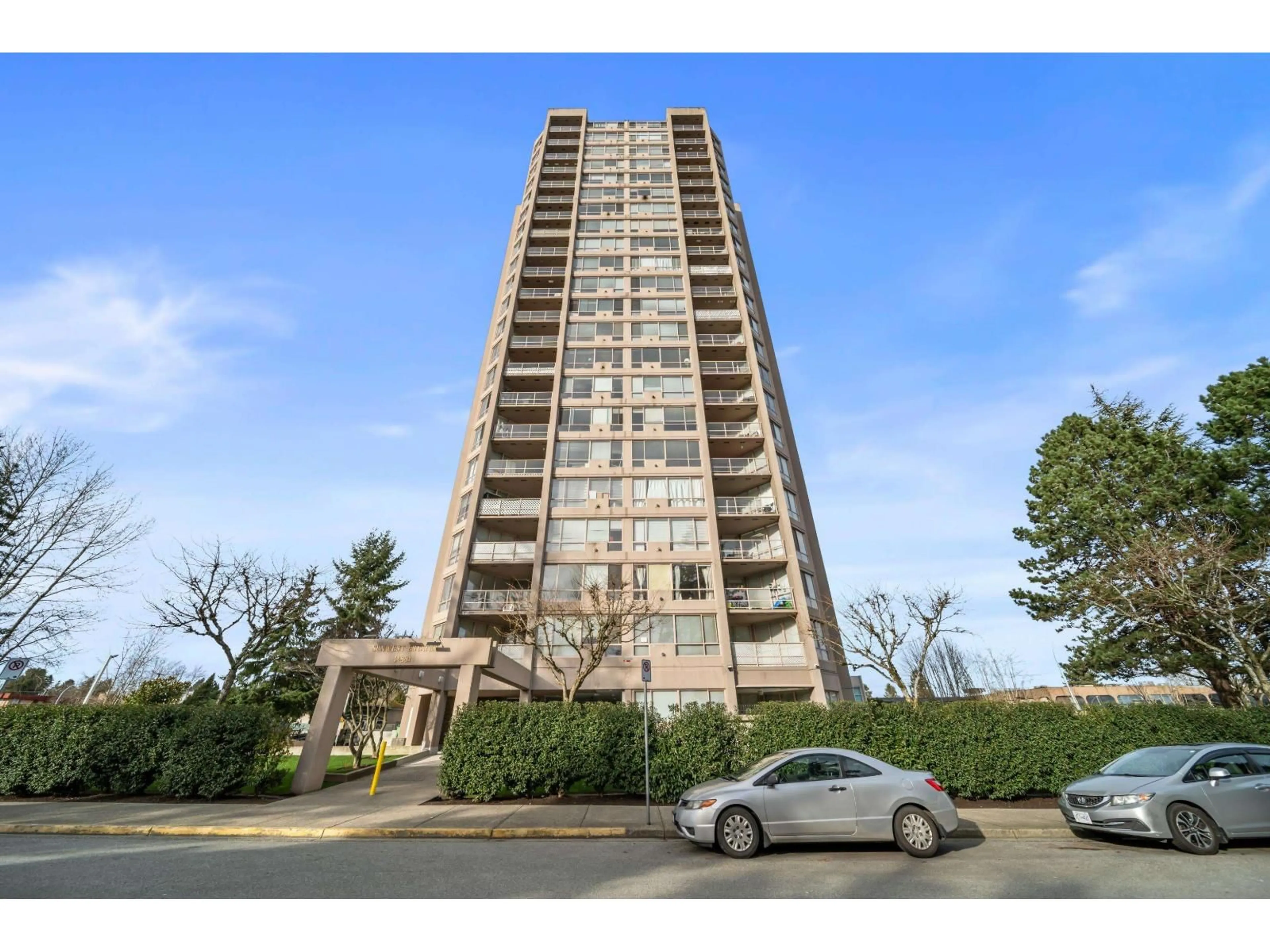 A pic from outside/outdoor area/front of a property/back of a property/a pic from drone, building for 806 - 14881 103A AVENUE, Surrey British Columbia V3R0M5