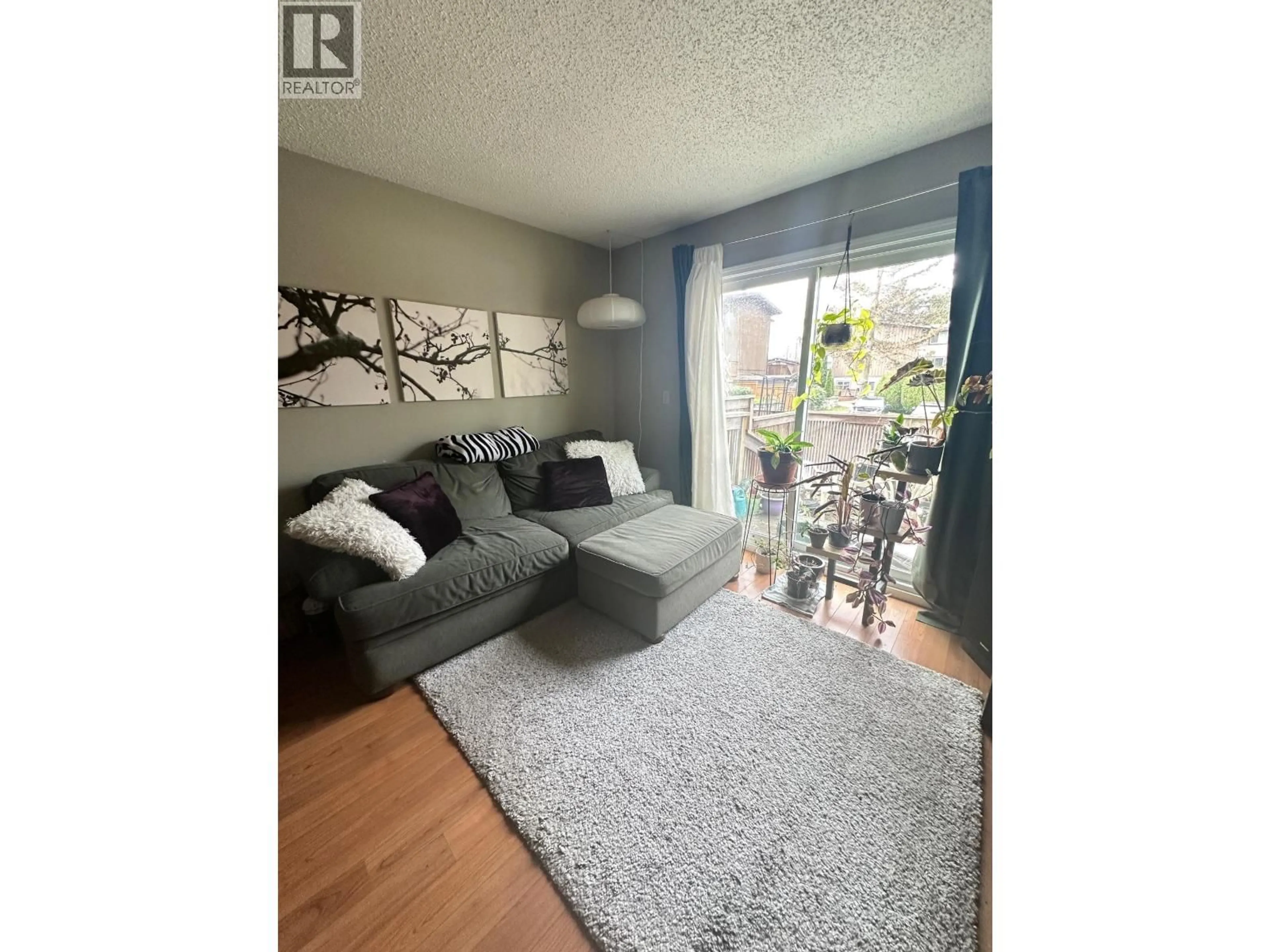 Living room with furniture, wood/laminate floor for 5 - 313 HIGHLAND WAY, Port Moody British Columbia V3H3V6