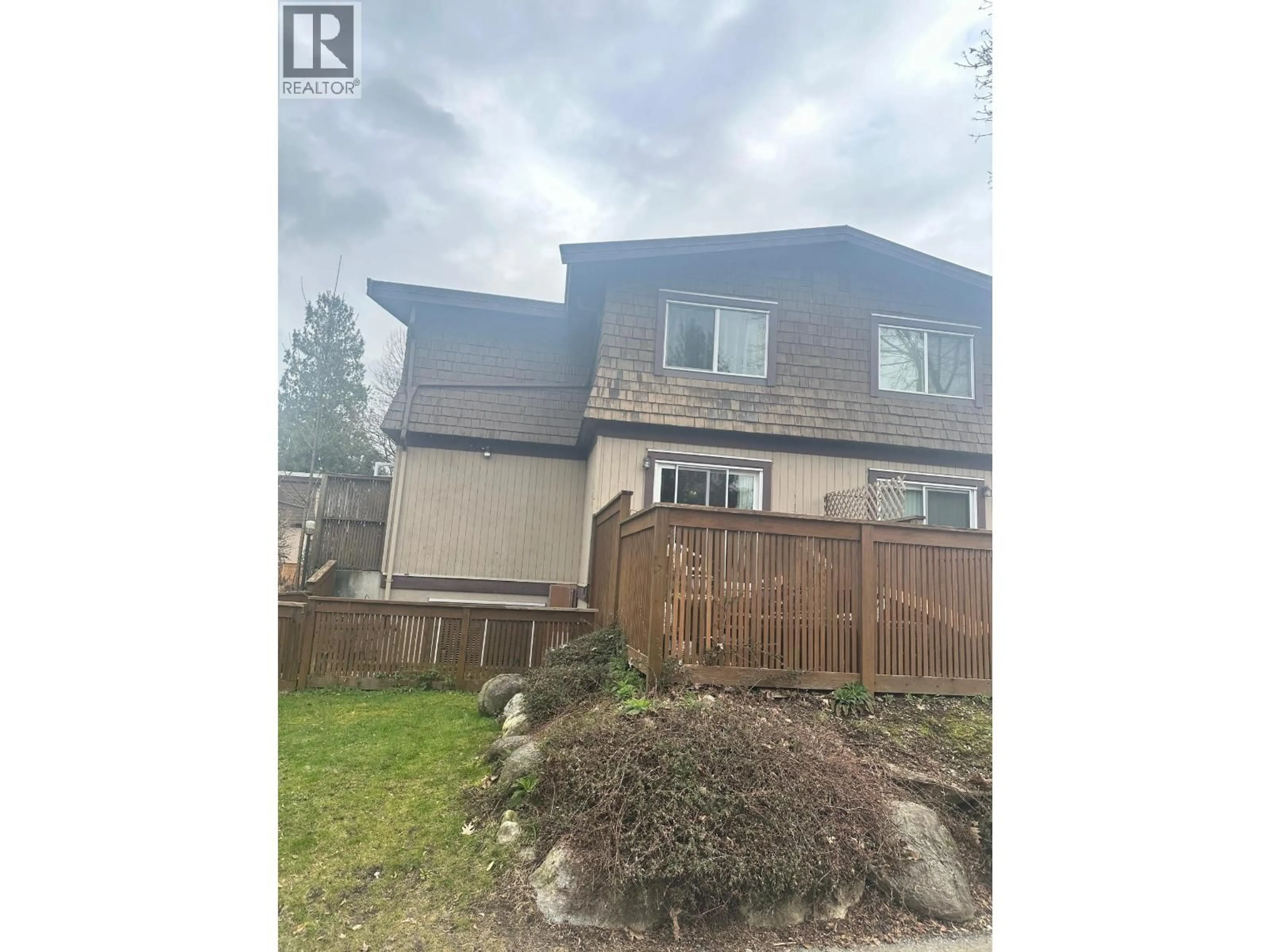 A pic from outside/outdoor area/front of a property/back of a property/a pic from drone, building for 5 - 313 HIGHLAND WAY, Port Moody British Columbia V3H3V6