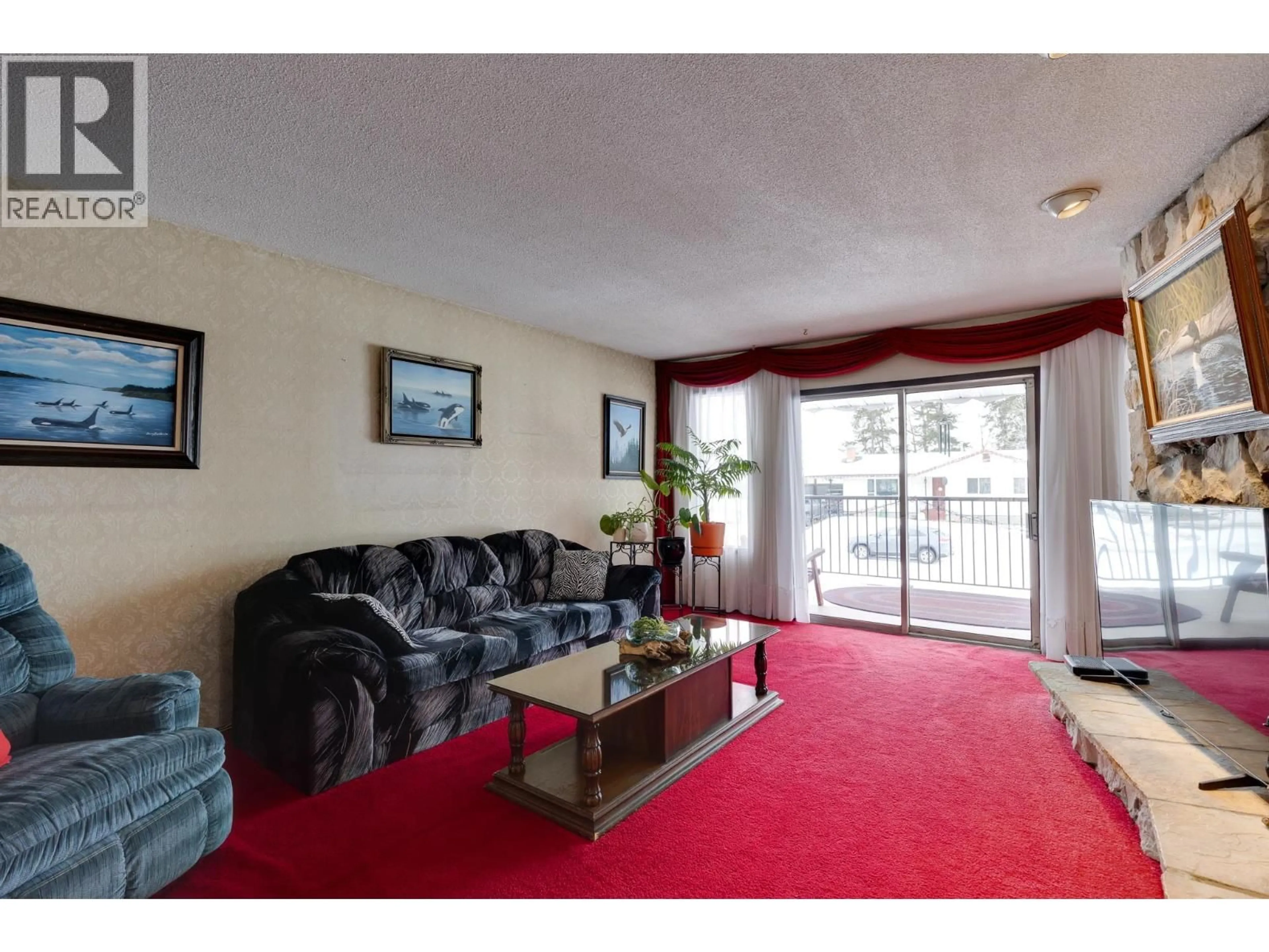 Living room with furniture, carpet floor for 1551 PEARSON AVENUE, Prince George British Columbia V2L4K7