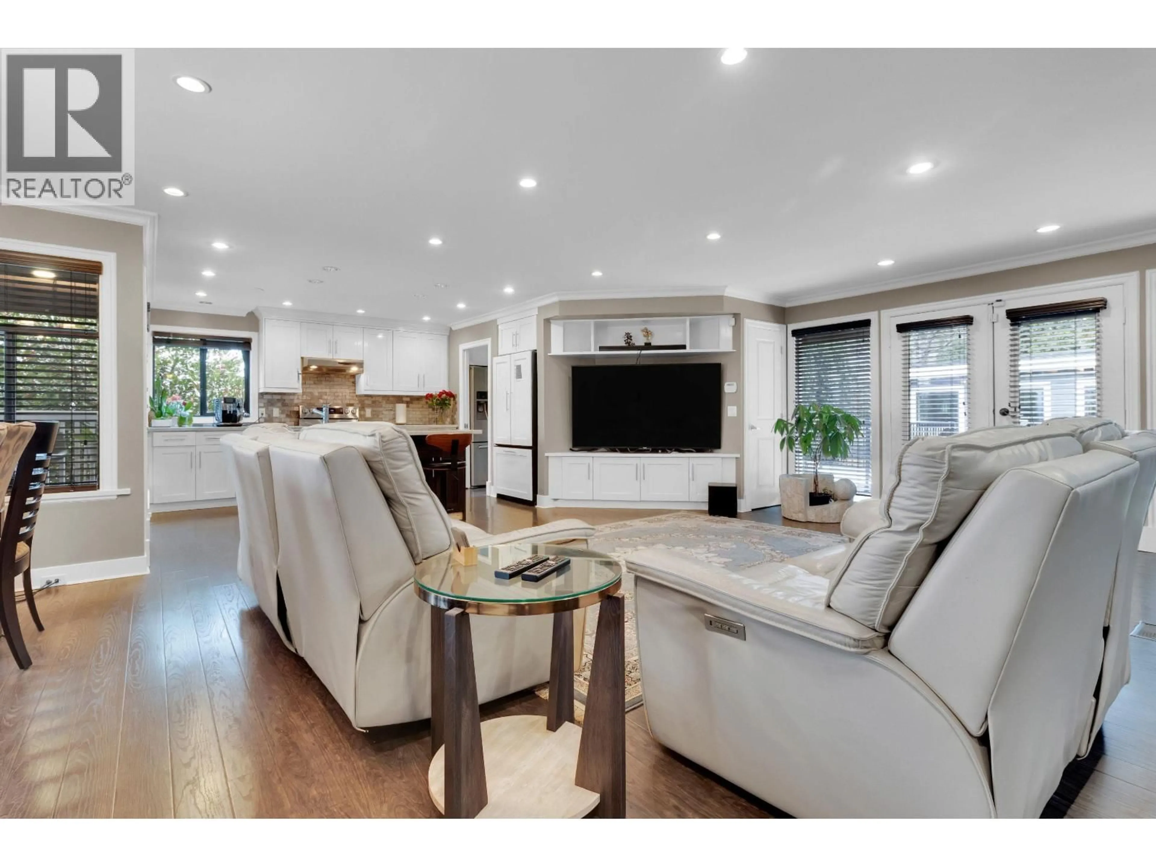 Living room with furniture, unknown for 3054 DAYBREAK AVENUE, Coquitlam British Columbia V3C2G4