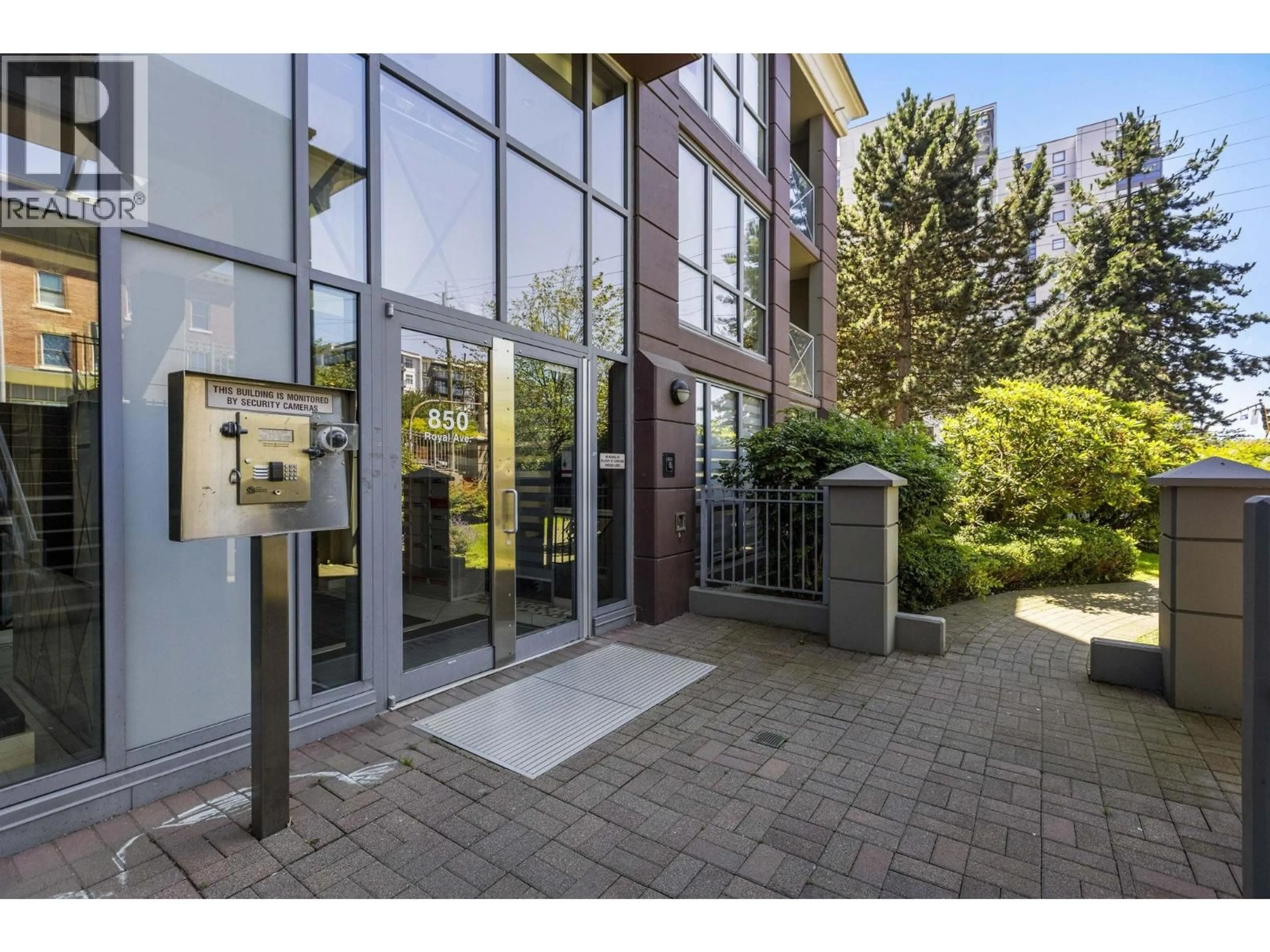 Indoor foyer for 1901 - 850 ROYAL AVENUE, New Westminster British Columbia V3M1A6