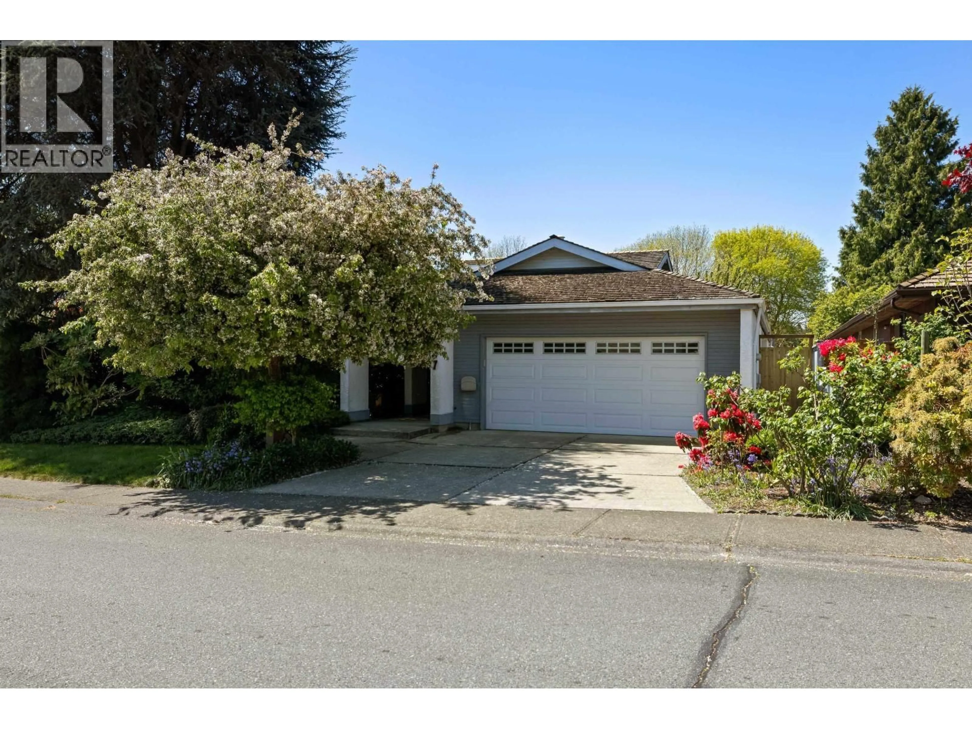 A pic from outside/outdoor area/front of a property/back of a property/a pic from drone, street for 5757 GOLDENROD CRESCENT, Delta British Columbia V4L2H1