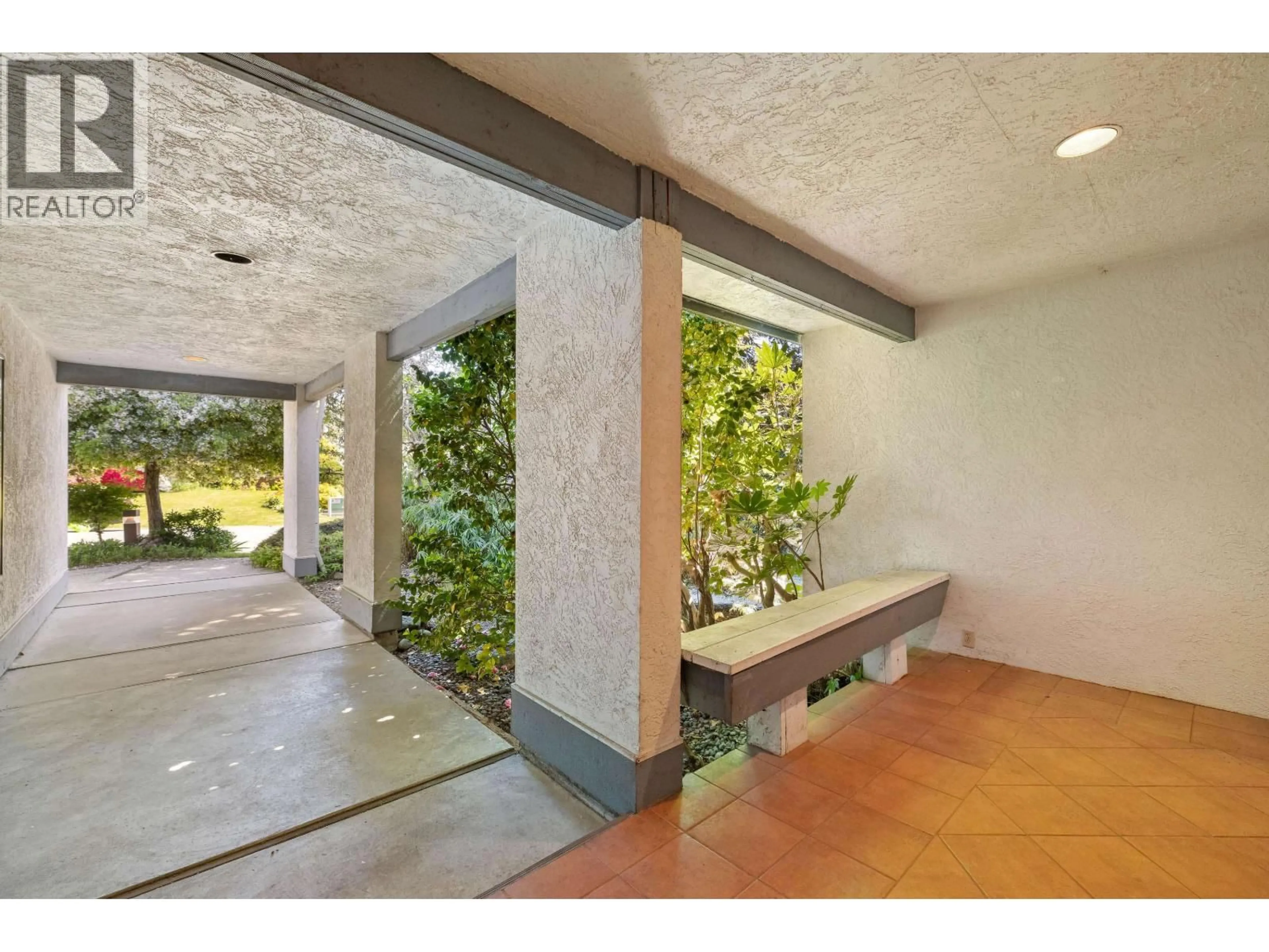 Indoor foyer for 5757 GOLDENROD CRESCENT, Delta British Columbia V4L2H1