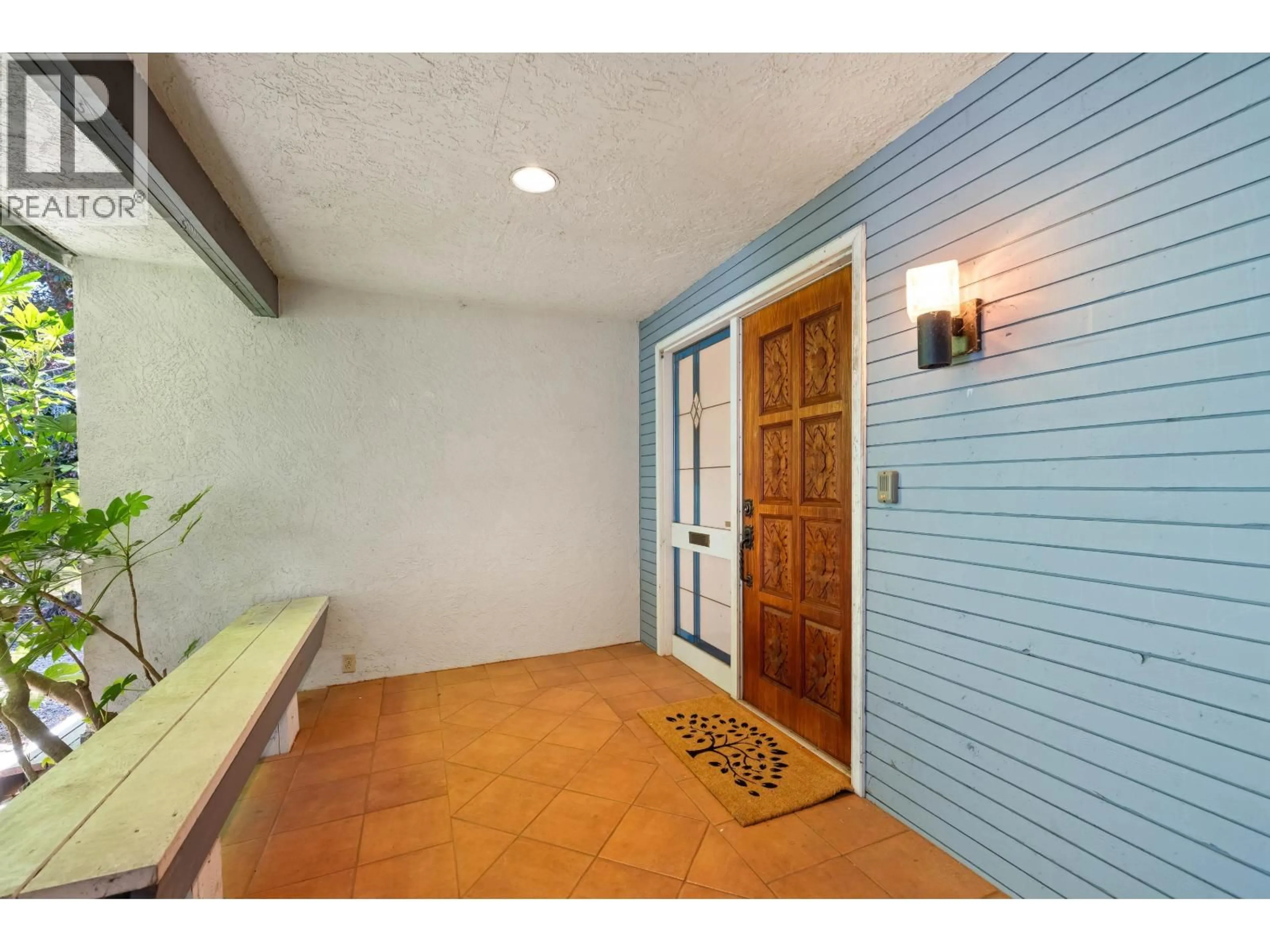 Indoor entryway for 5757 GOLDENROD CRESCENT, Delta British Columbia V4L2H1