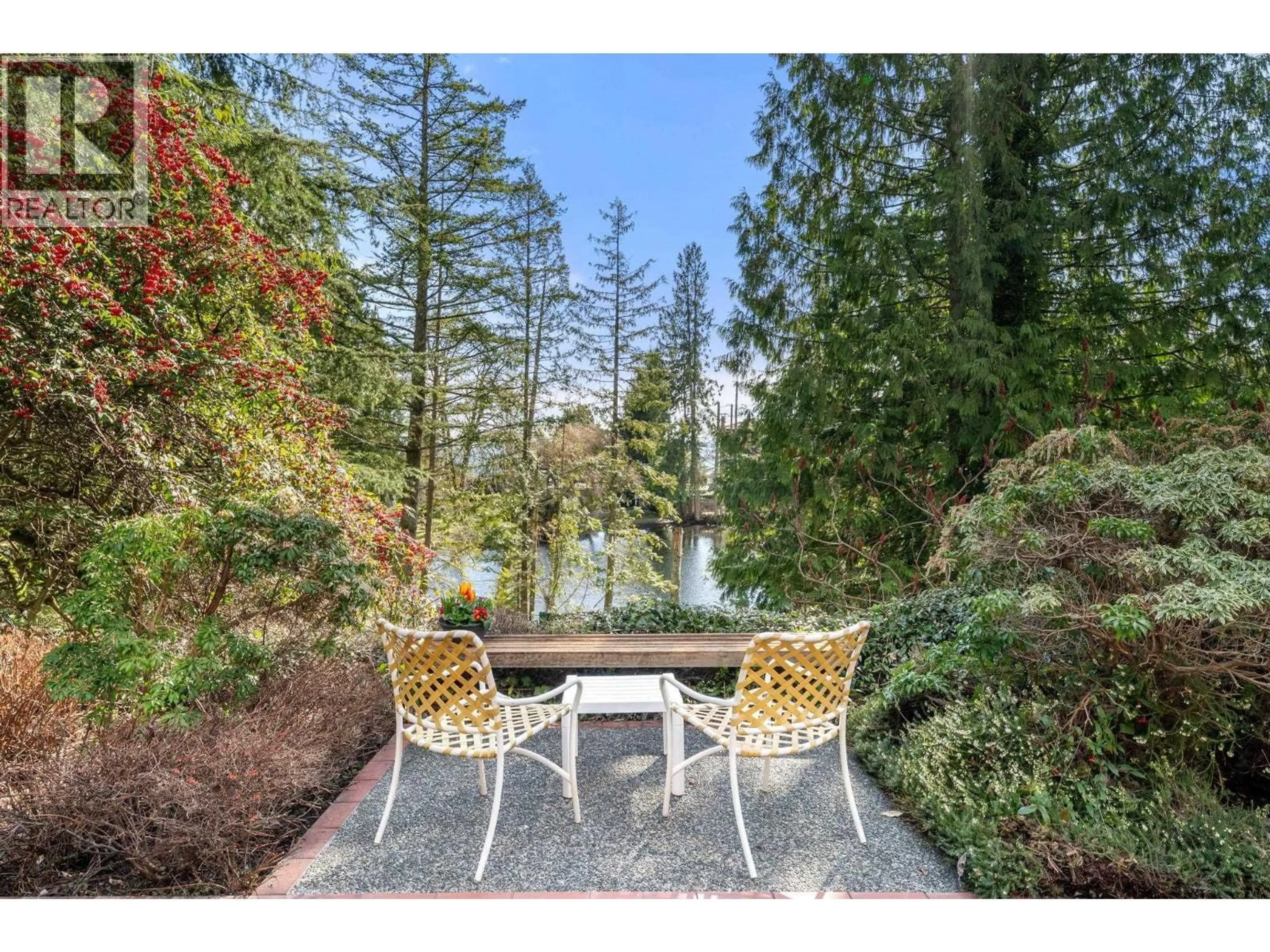 Patio, water/lake/river/ocean view for 895 ELVEDEN ROW, West Vancouver British Columbia V7S1Y7