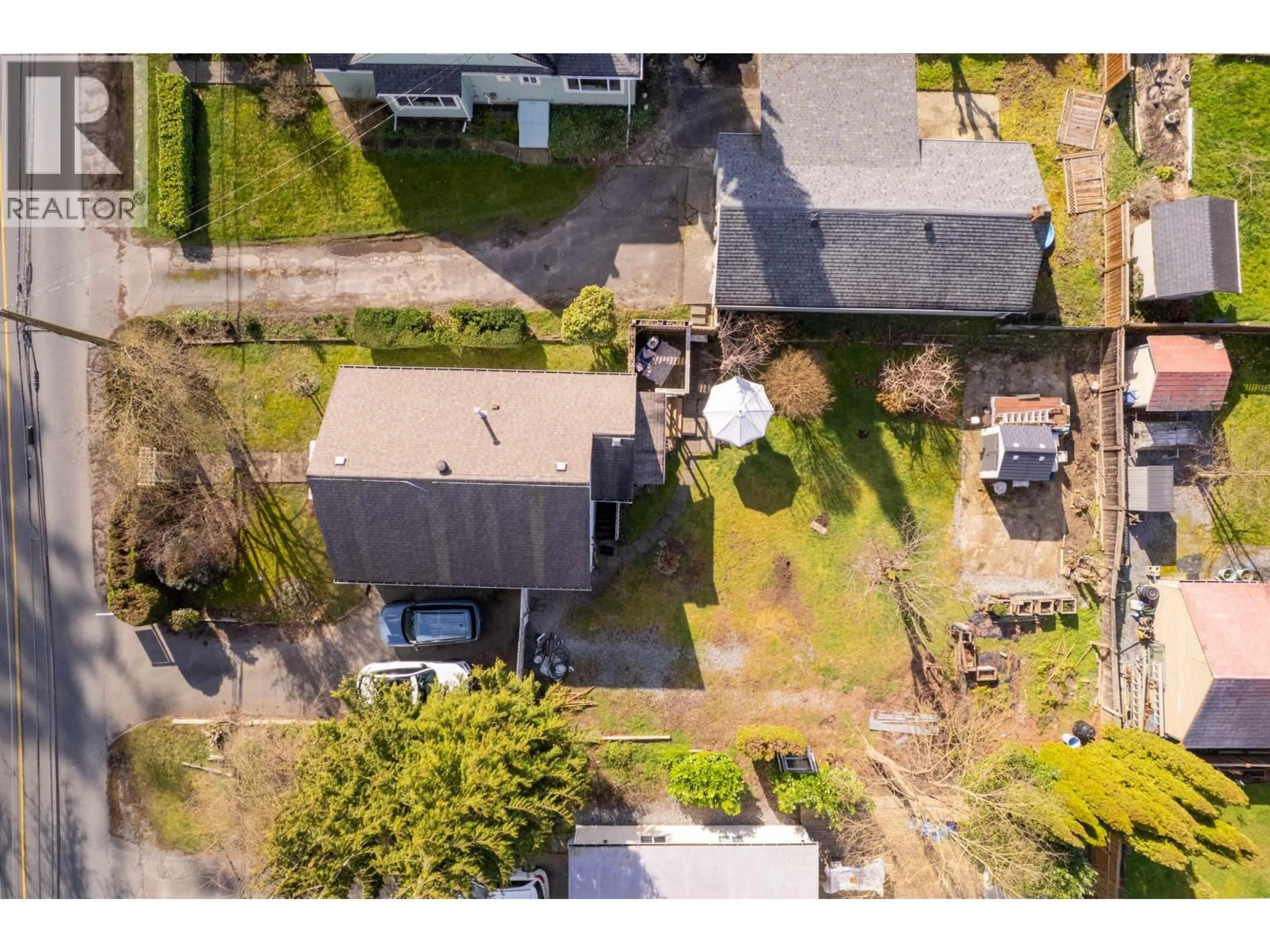A pic from outside/outdoor area/front of a property/back of a property/a pic from drone, street for 20283 LORNE AVENUE, Maple Ridge British Columbia V2X1G2