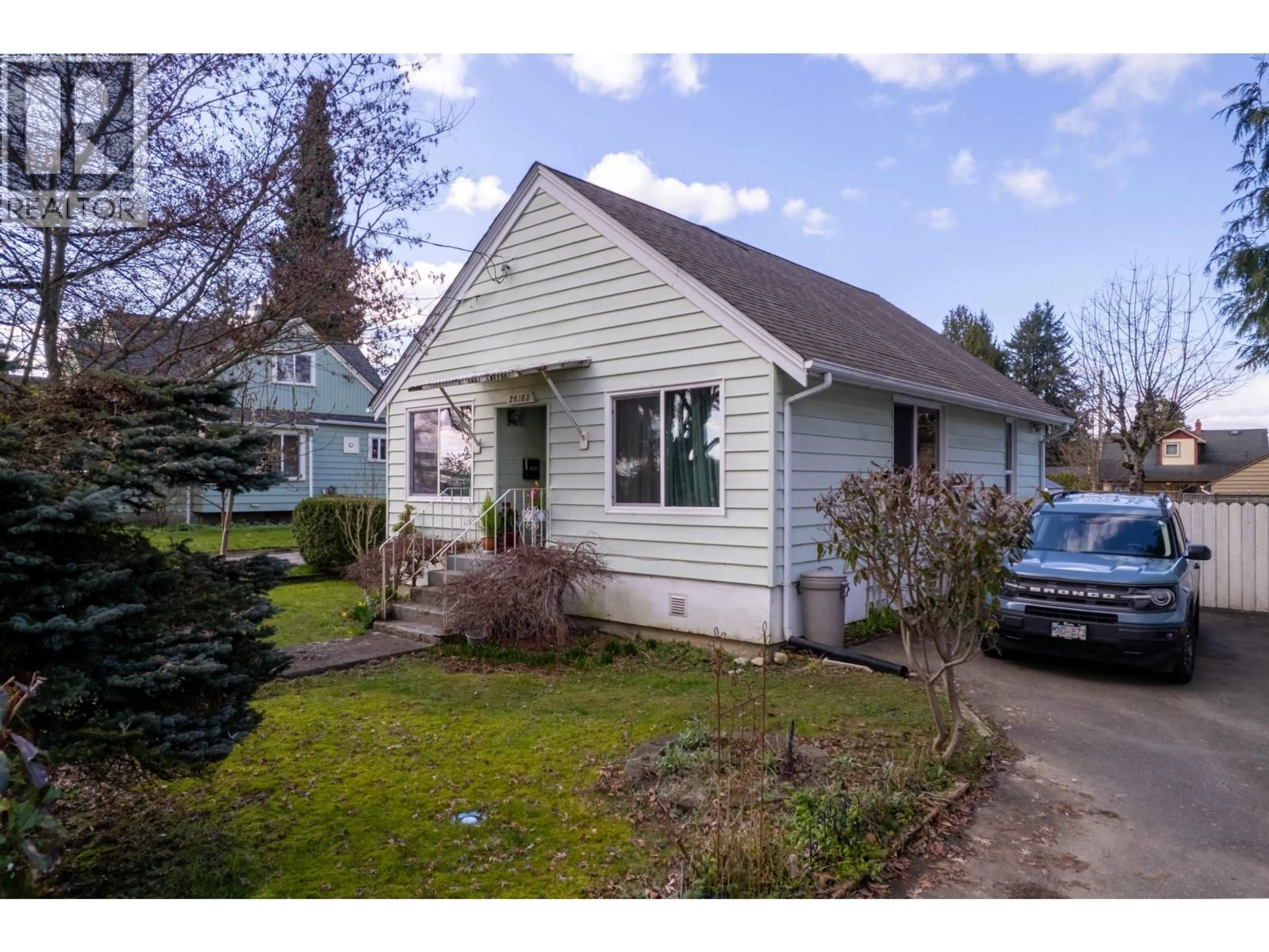 Home with vinyl exterior material, street for 20283 LORNE AVENUE, Maple Ridge British Columbia V2X1G2