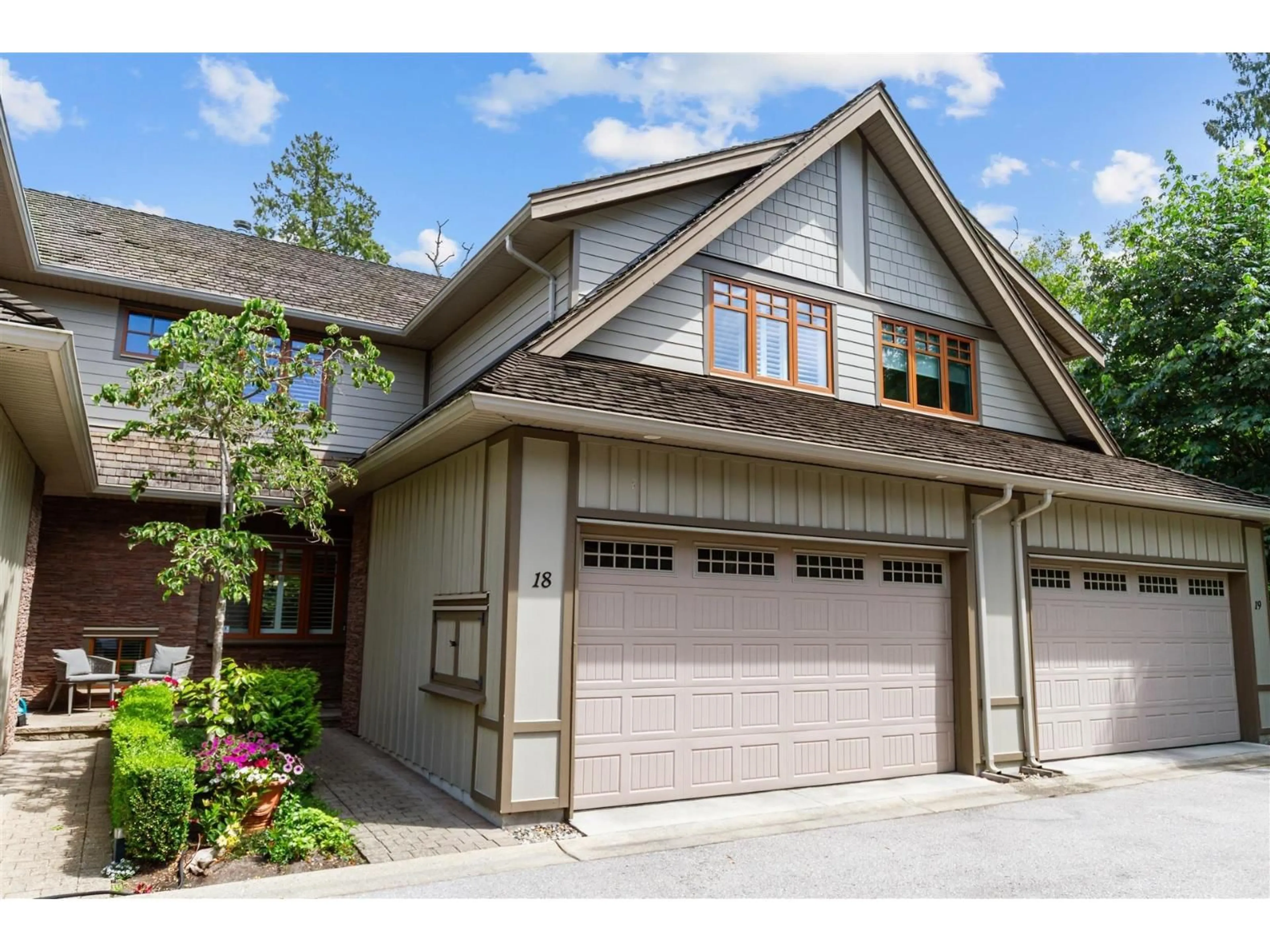 Home with vinyl exterior material, street for 18 - 3122 160 STREET, Surrey British Columbia V3Z8K5