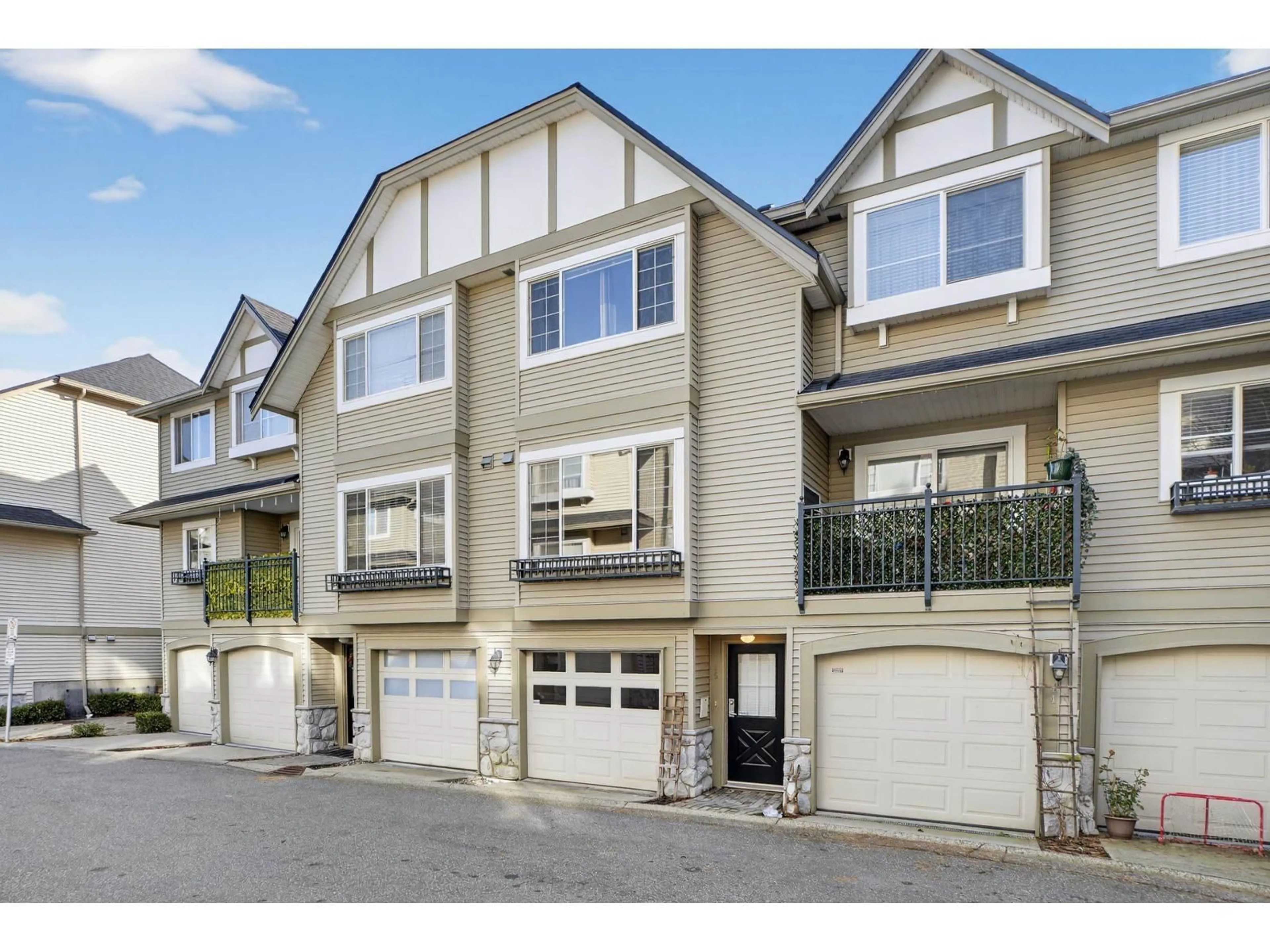 Unknown for 45 - 15488 101A AVENUE, Surrey British Columbia V3R0Z8