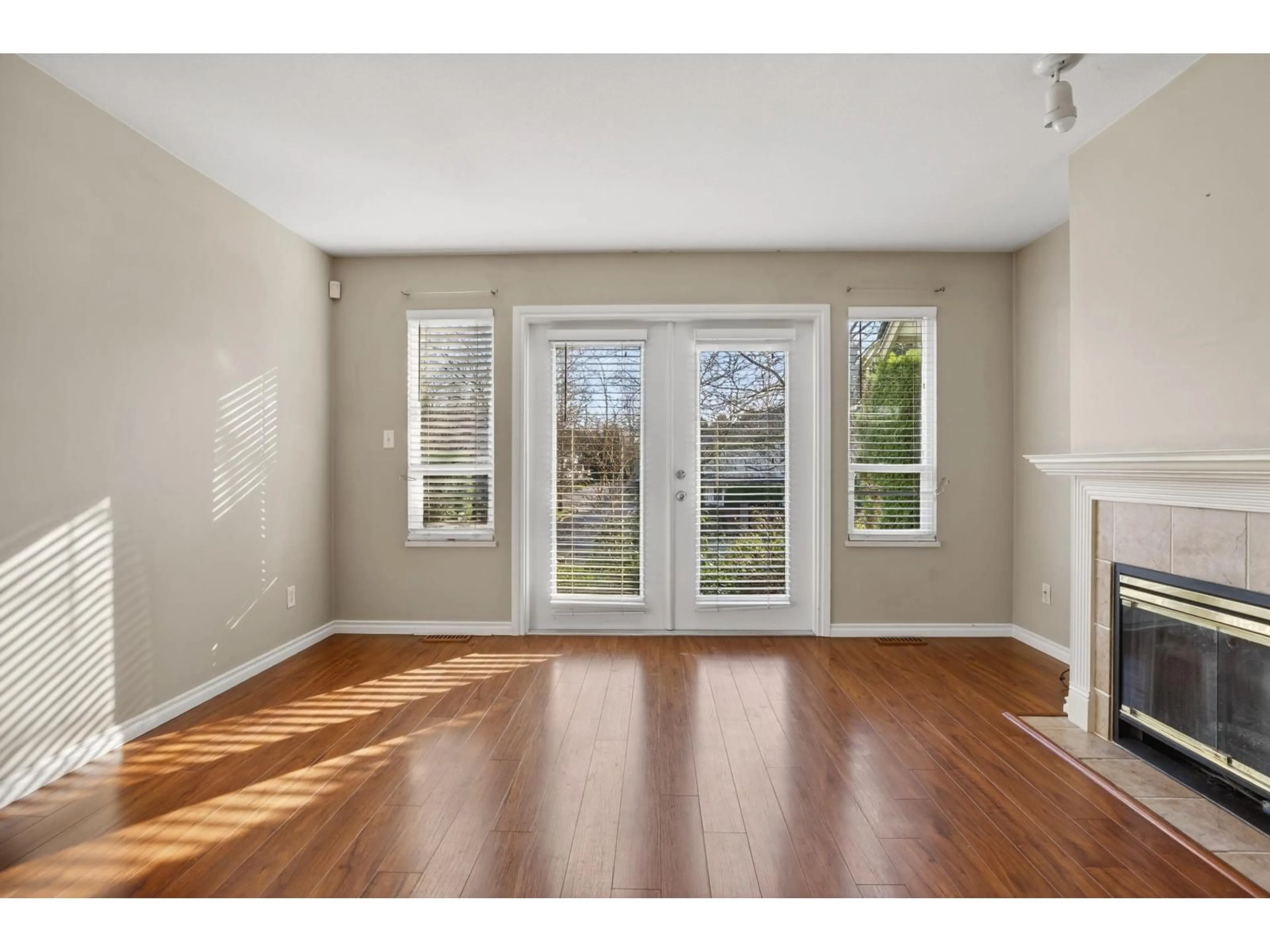 A pic of a room for 45 - 15488 101A AVENUE, Surrey British Columbia V3R0Z8
