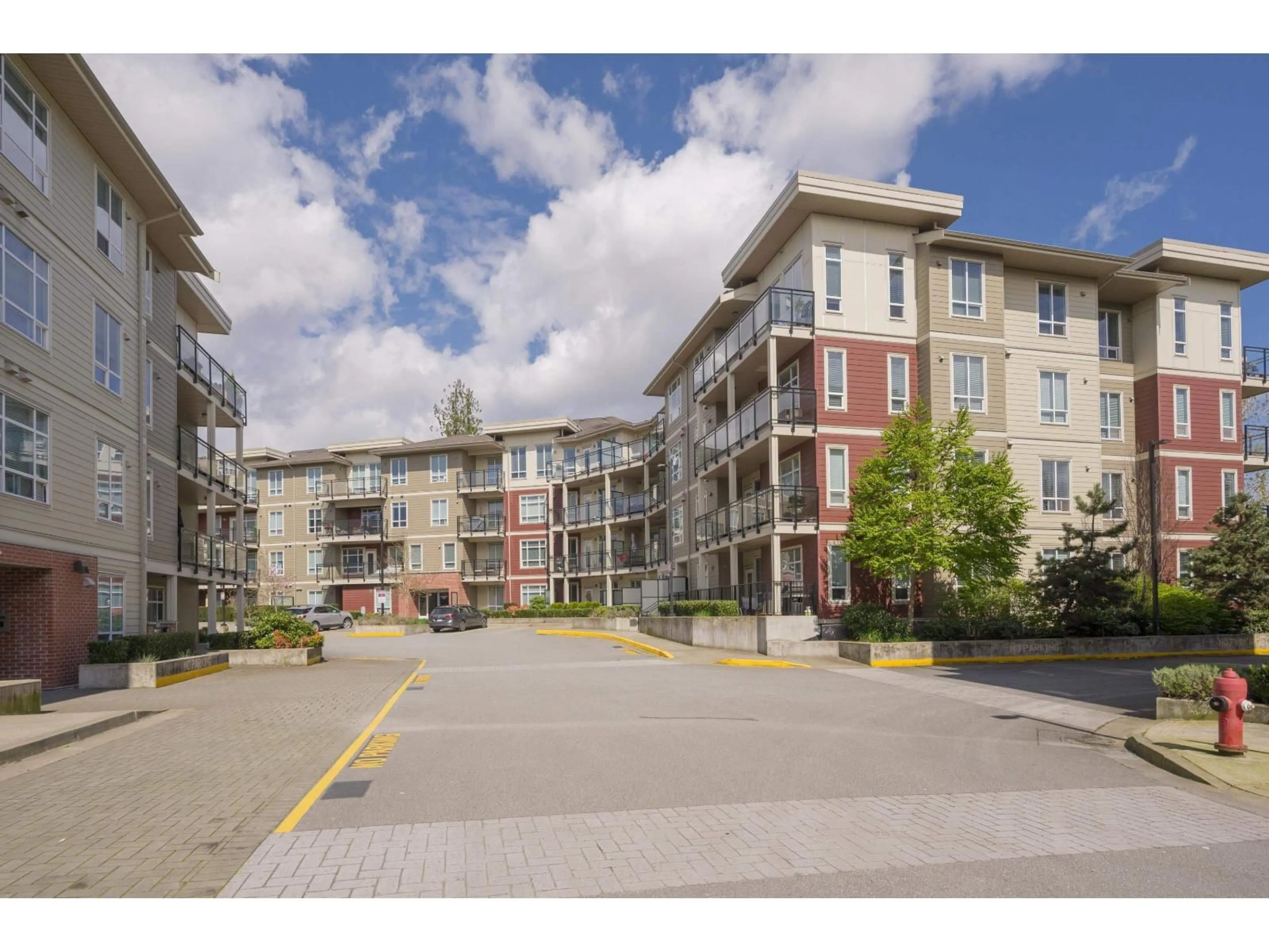 Blurry image for D405 - 20211 66 AVENUE, Langley British Columbia V2Y0L4