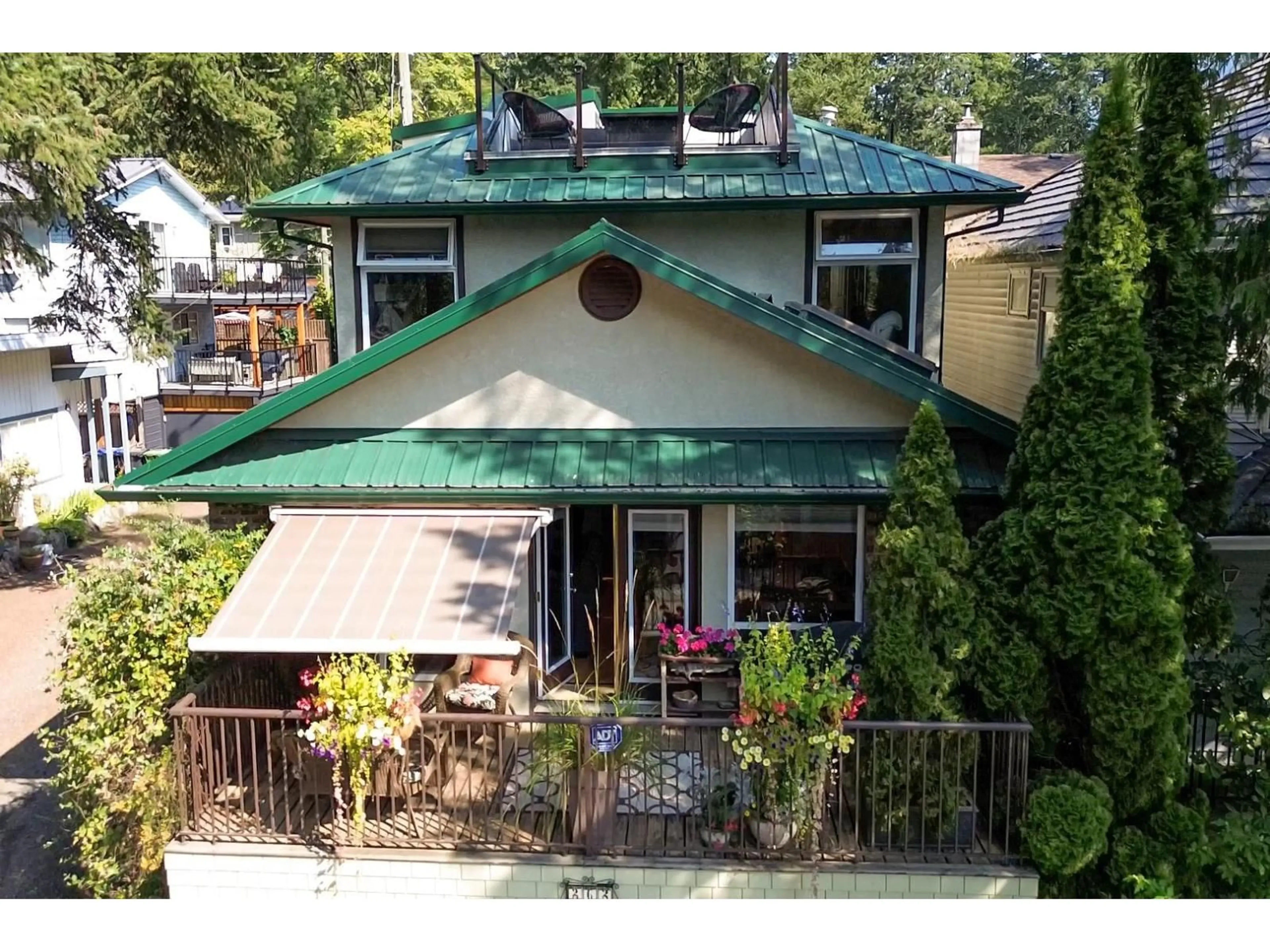 A pic from outside/outdoor area/front of a property/back of a property/a pic from drone, street for 262 FIRST AVENUE, Cultus Lake British Columbia V2R4Z4