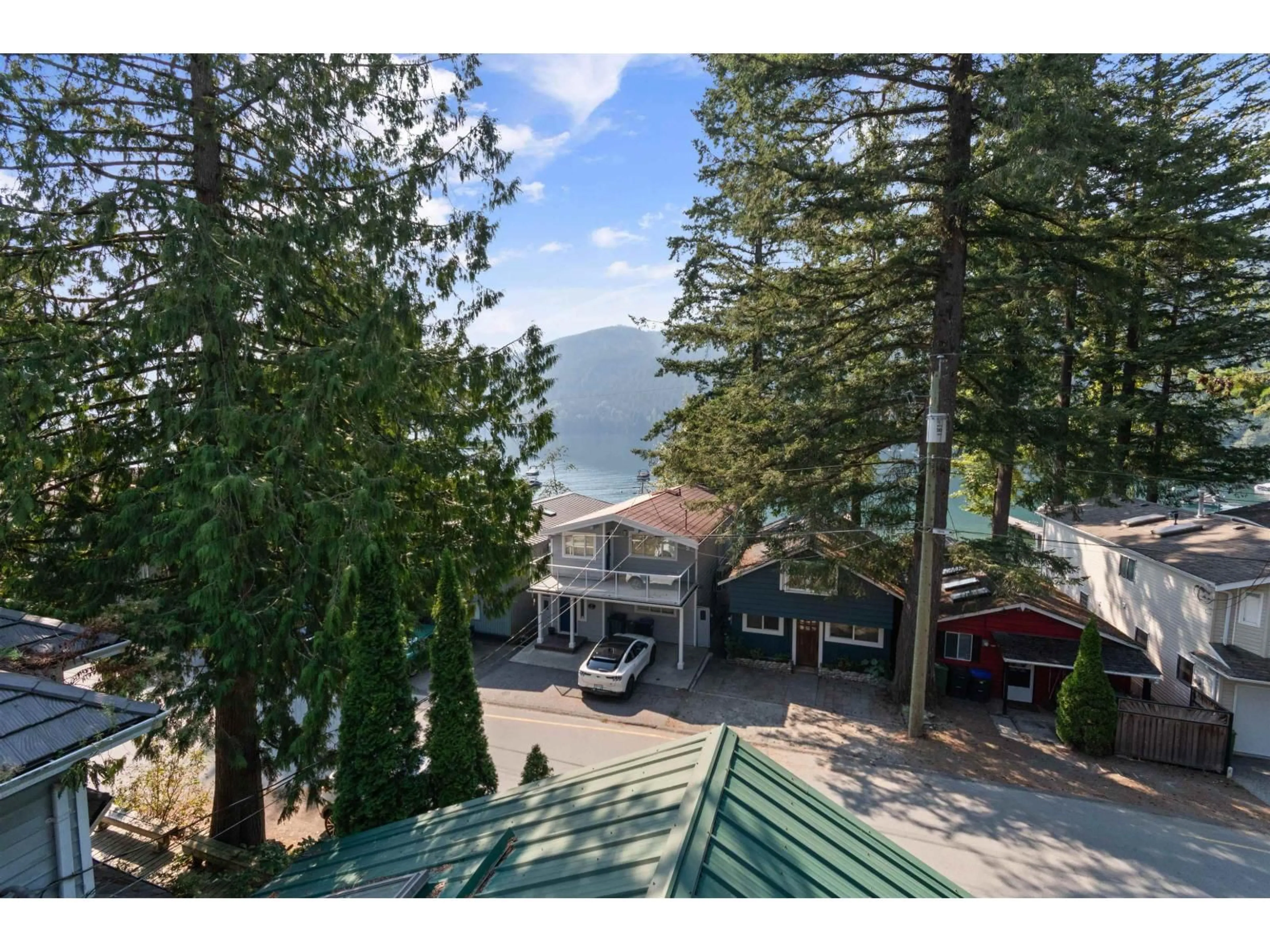 A pic from outside/outdoor area/front of a property/back of a property/a pic from drone, mountain view for 262 FIRST AVENUE, Cultus Lake British Columbia V2R4Z4
