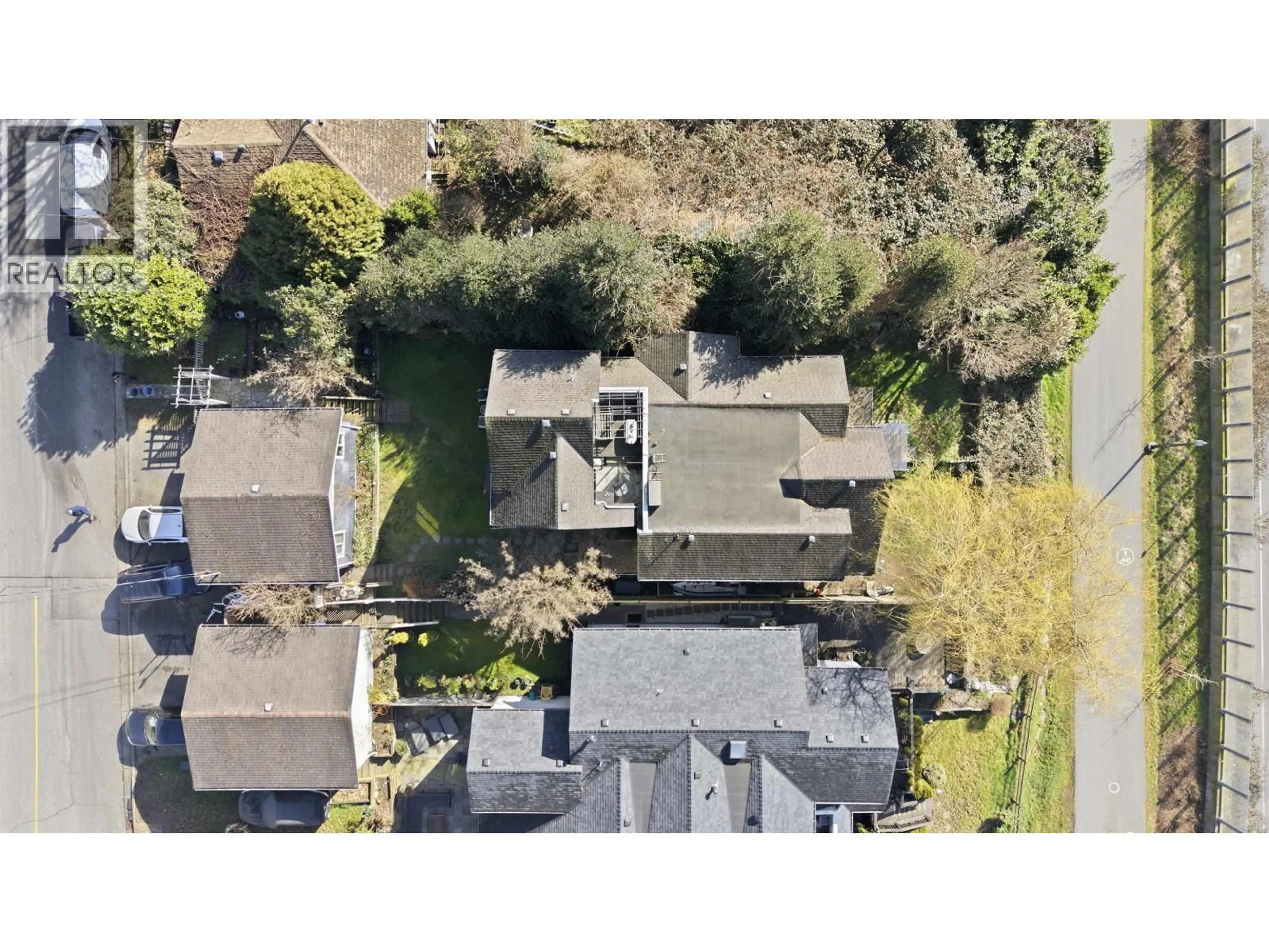 A pic from outside/outdoor area/front of a property/back of a property/a pic from drone, street for B - 403 ALDER STREET, North Vancouver British Columbia V7L1A9