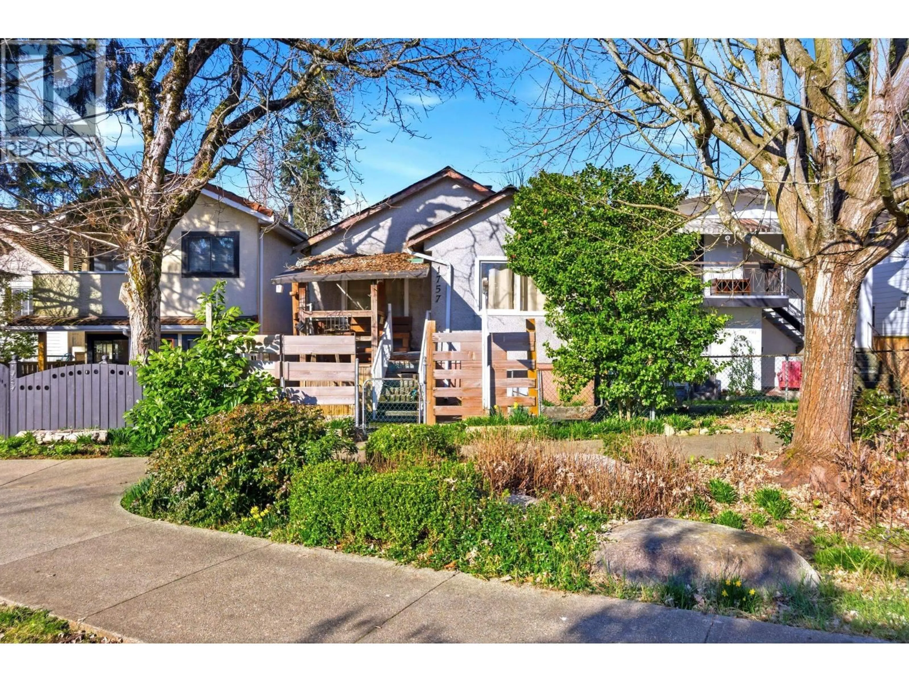 A pic from outside/outdoor area/front of a property/back of a property/a pic from drone, street for 1757 8TH AVENUE, Vancouver British Columbia V5N1T7