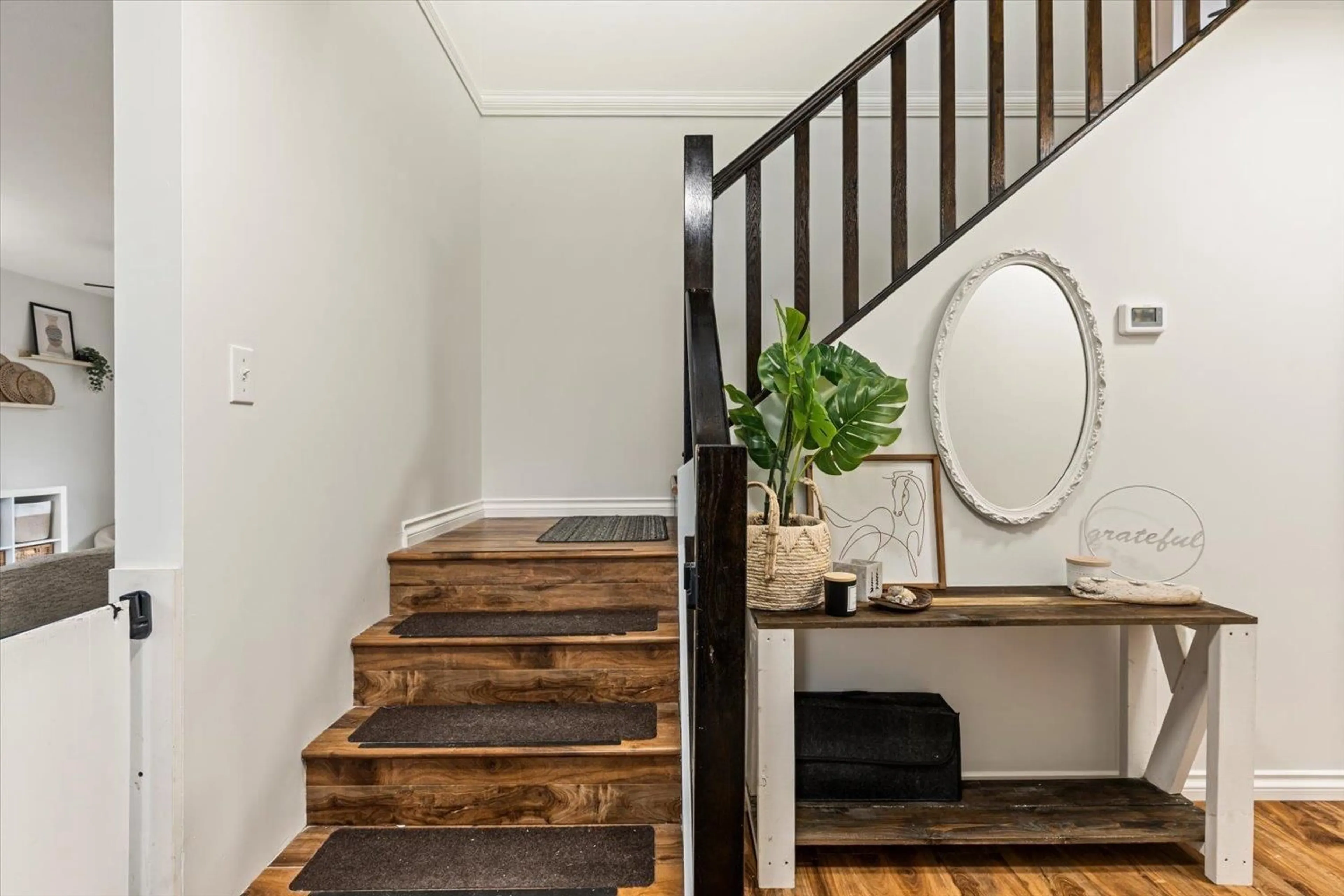 Stairs for 45818 THOMAS ROAD, Chilliwack British Columbia V2R3W9