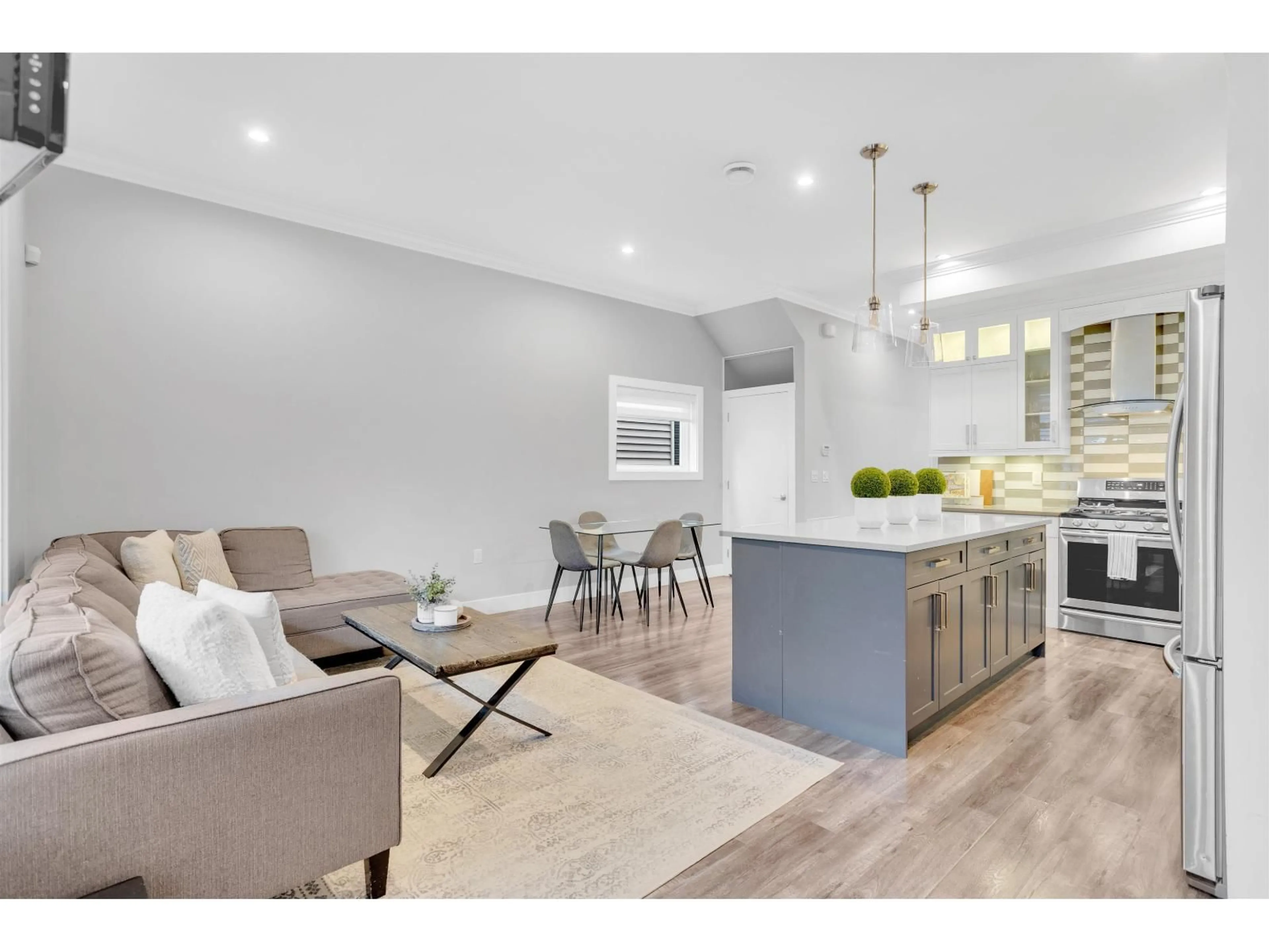 Open concept kitchen, unknown for 12991 59 AVENUE, Surrey British Columbia V3X0C4