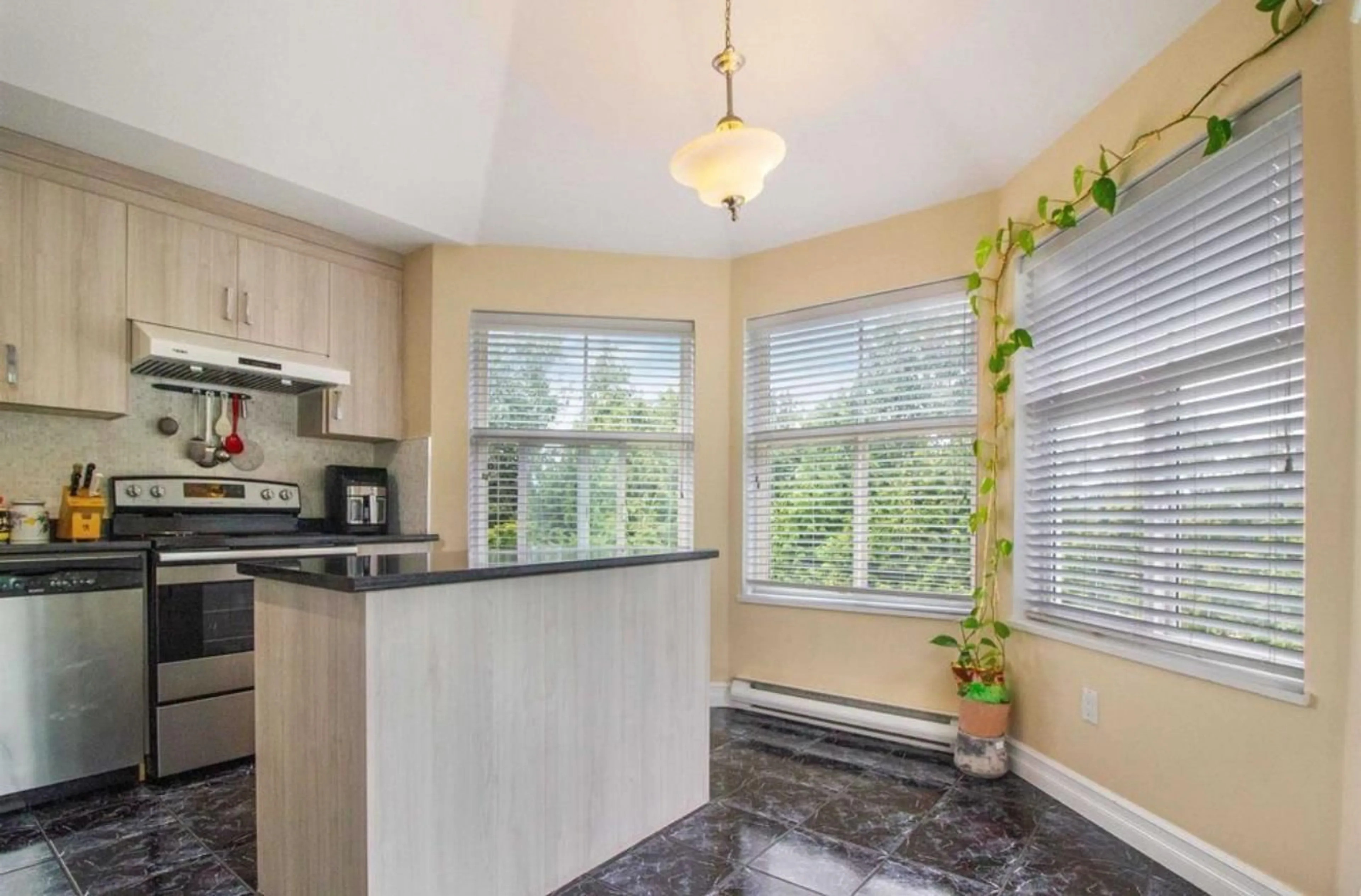 Unknown for 401 - 12739 72 AVENUE, Surrey British Columbia V3W2M7