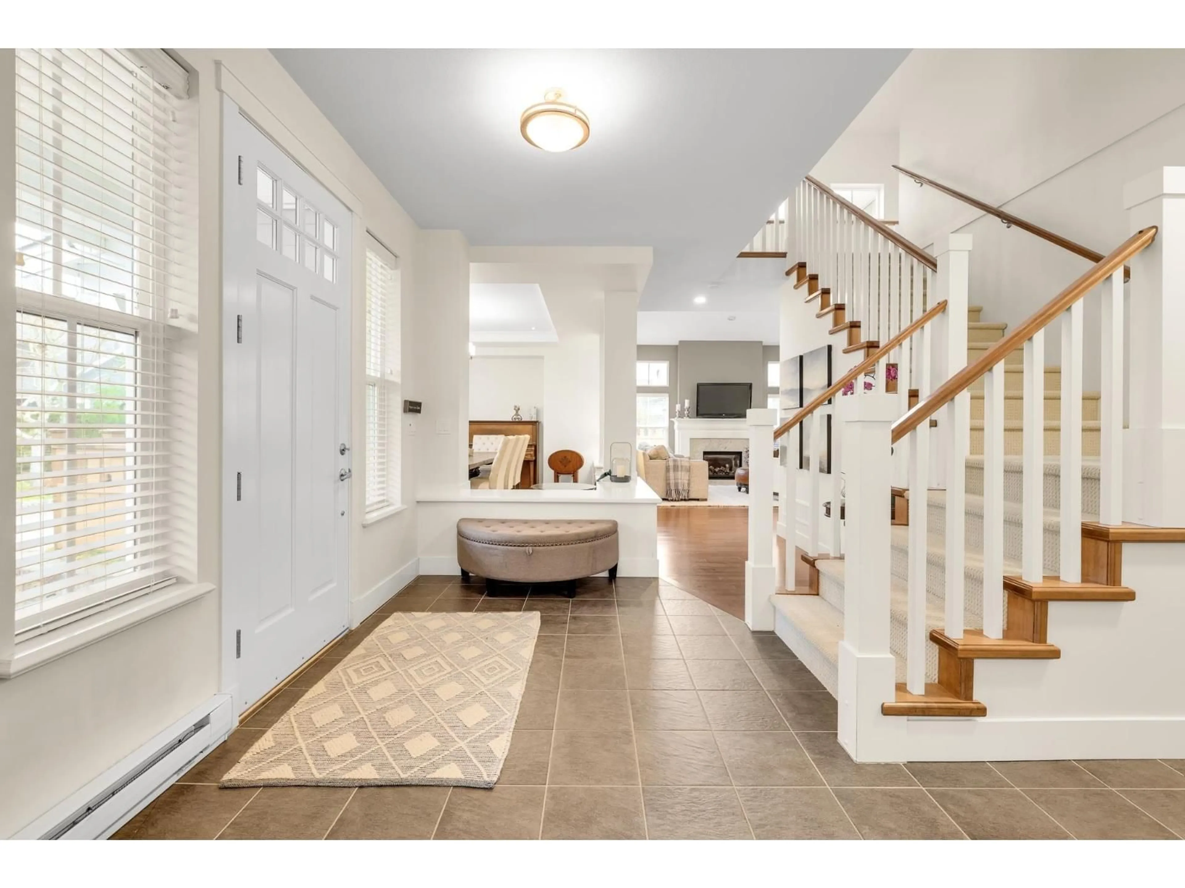 Indoor entryway for 14256 37TH AVENUE, Surrey British Columbia V4P0C2