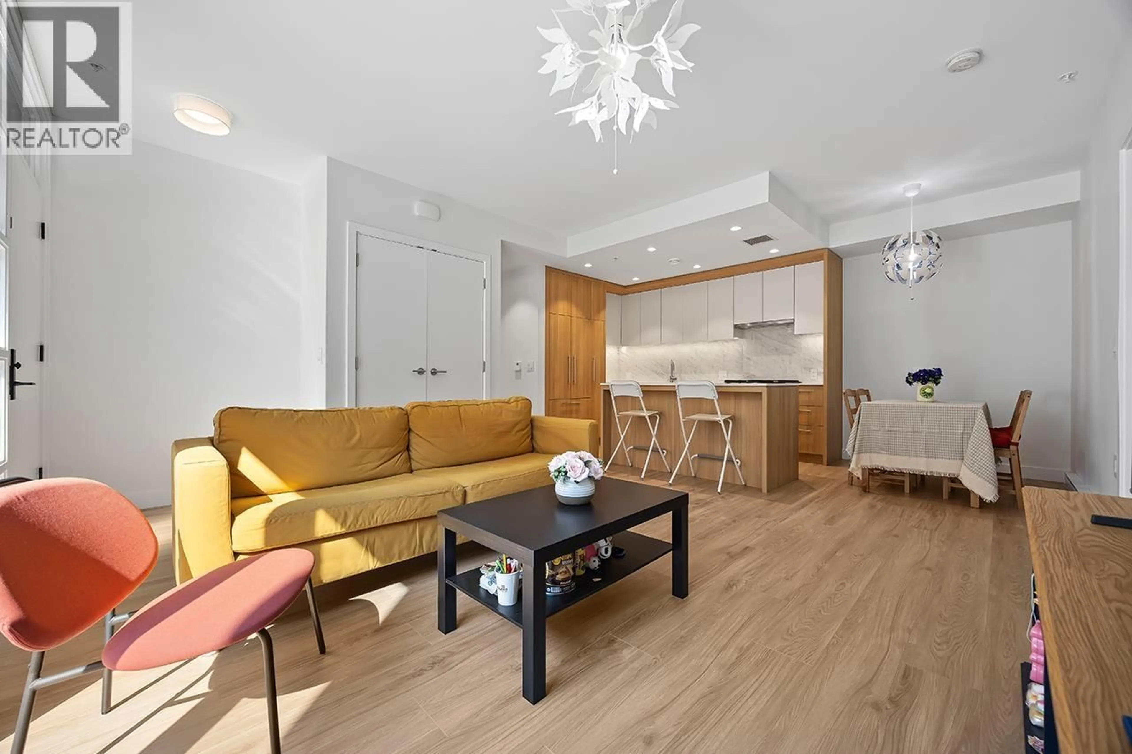 Living room with furniture, wood/laminate floor for 611 - 6085 IRMIN STREET, Burnaby British Columbia V5J0J7