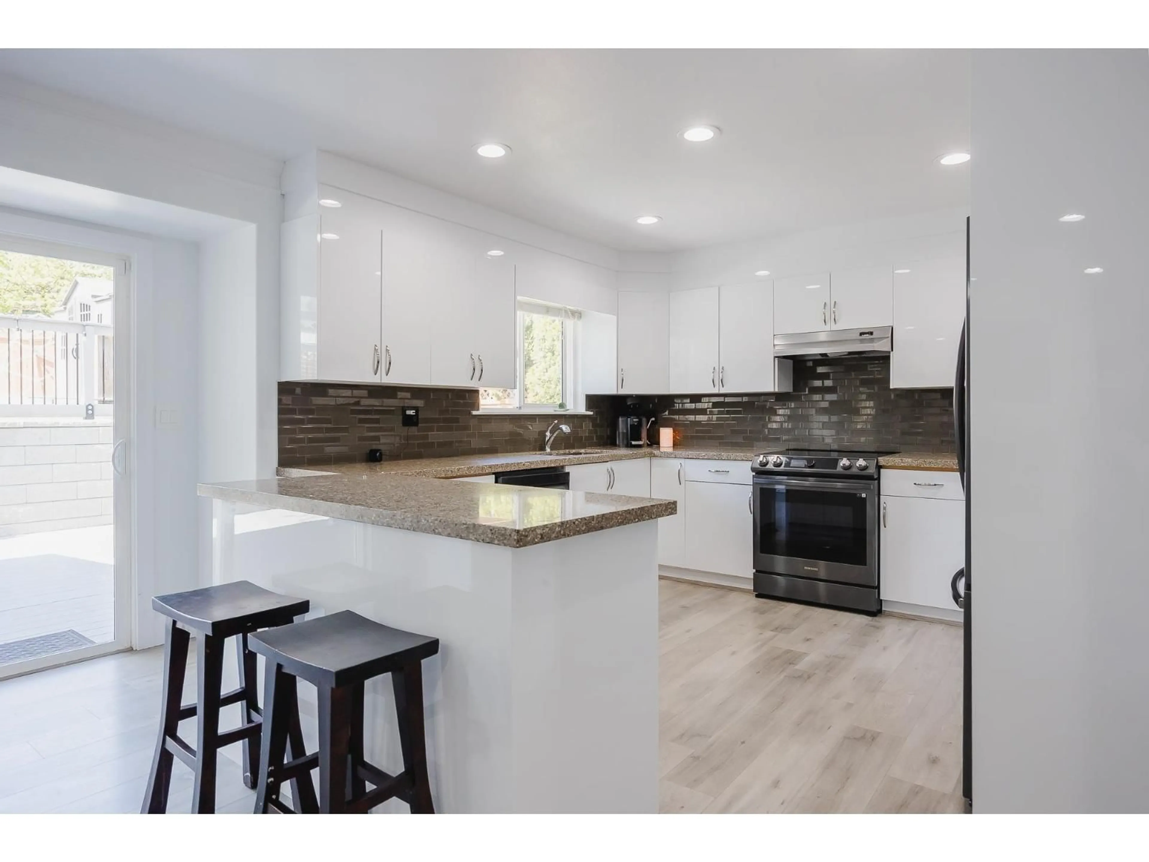 Open concept kitchen, unknown for 8077 169 STREET, Surrey British Columbia V4N4Y6