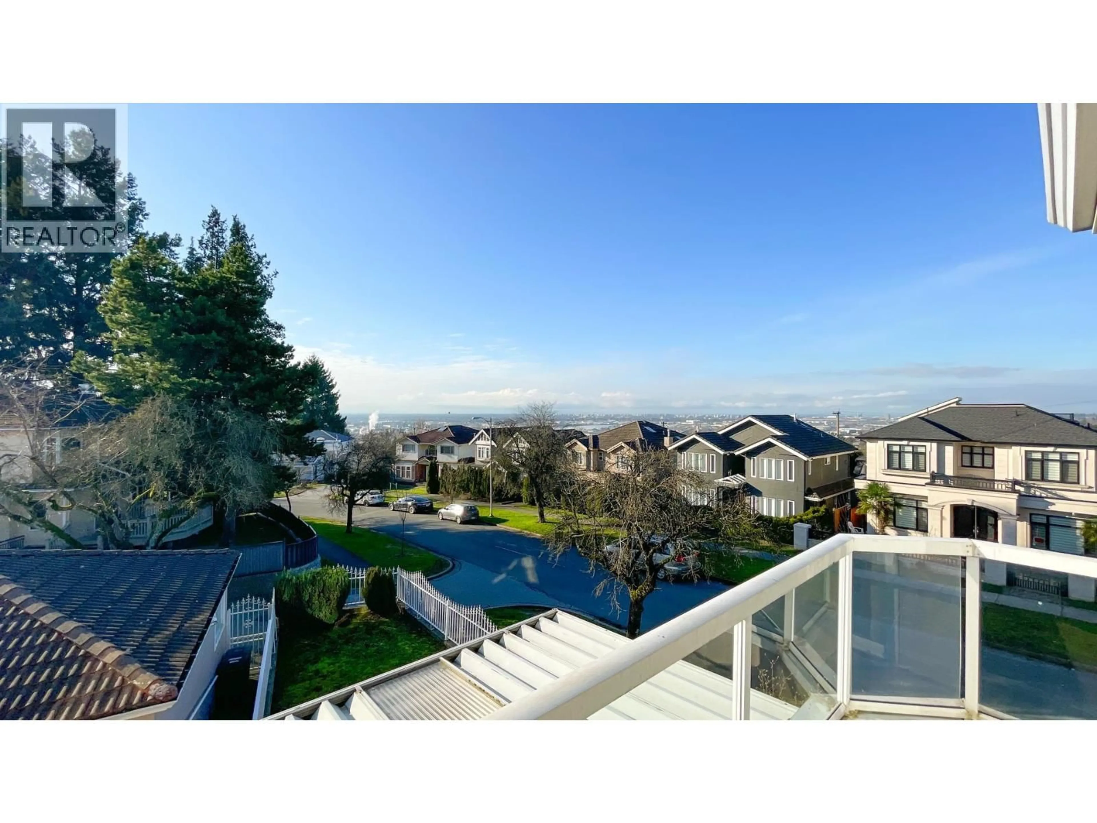 A pic from outside/outdoor area/front of a property/back of a property/a pic from drone, mountain view for 2056 SCARBORO AVENUE, Vancouver British Columbia V5P2L3