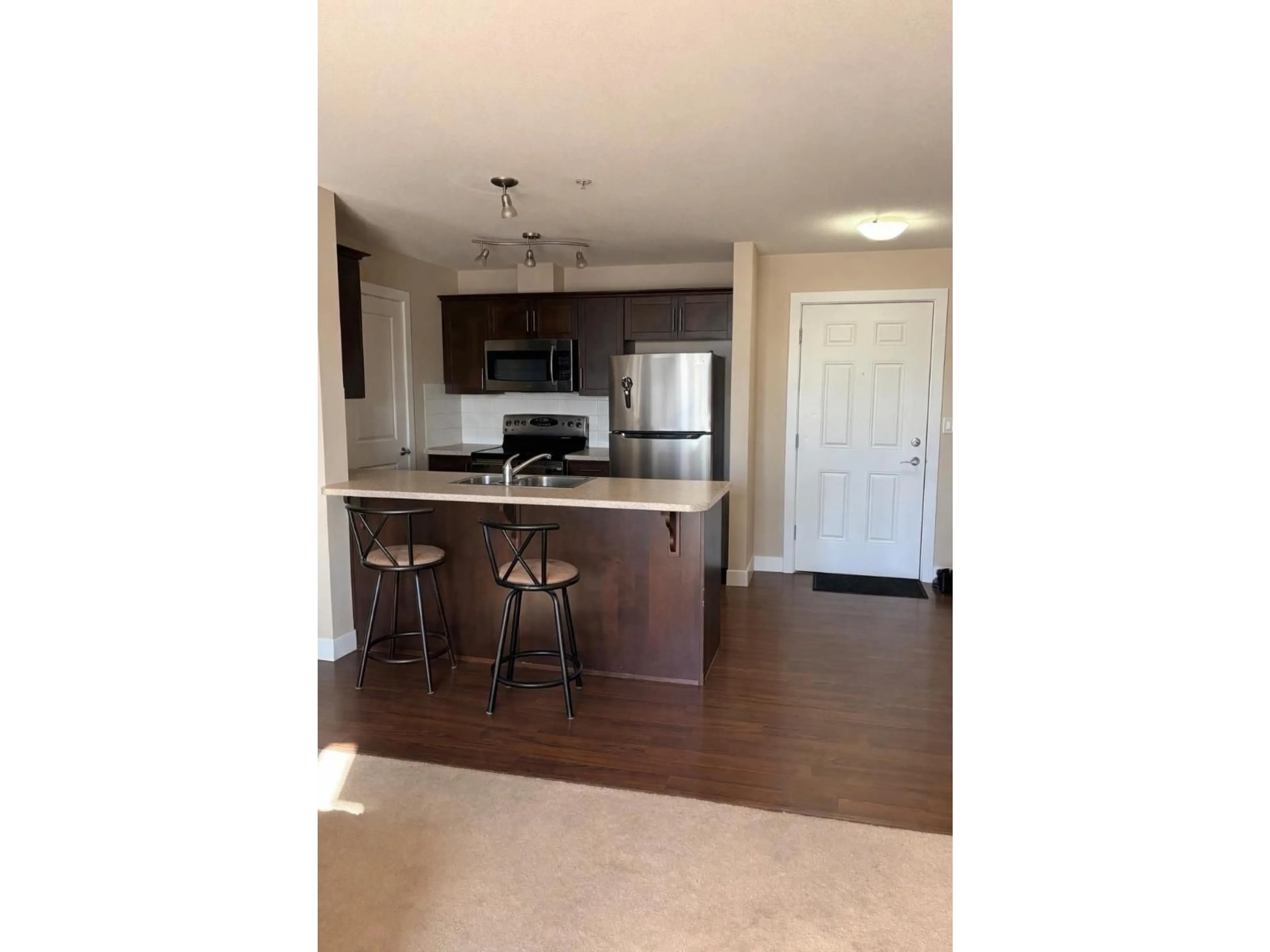 Open concept kitchen, unknown for 407 - 9422 VICTOR STREET, Chilliwack British Columbia V2P0B8