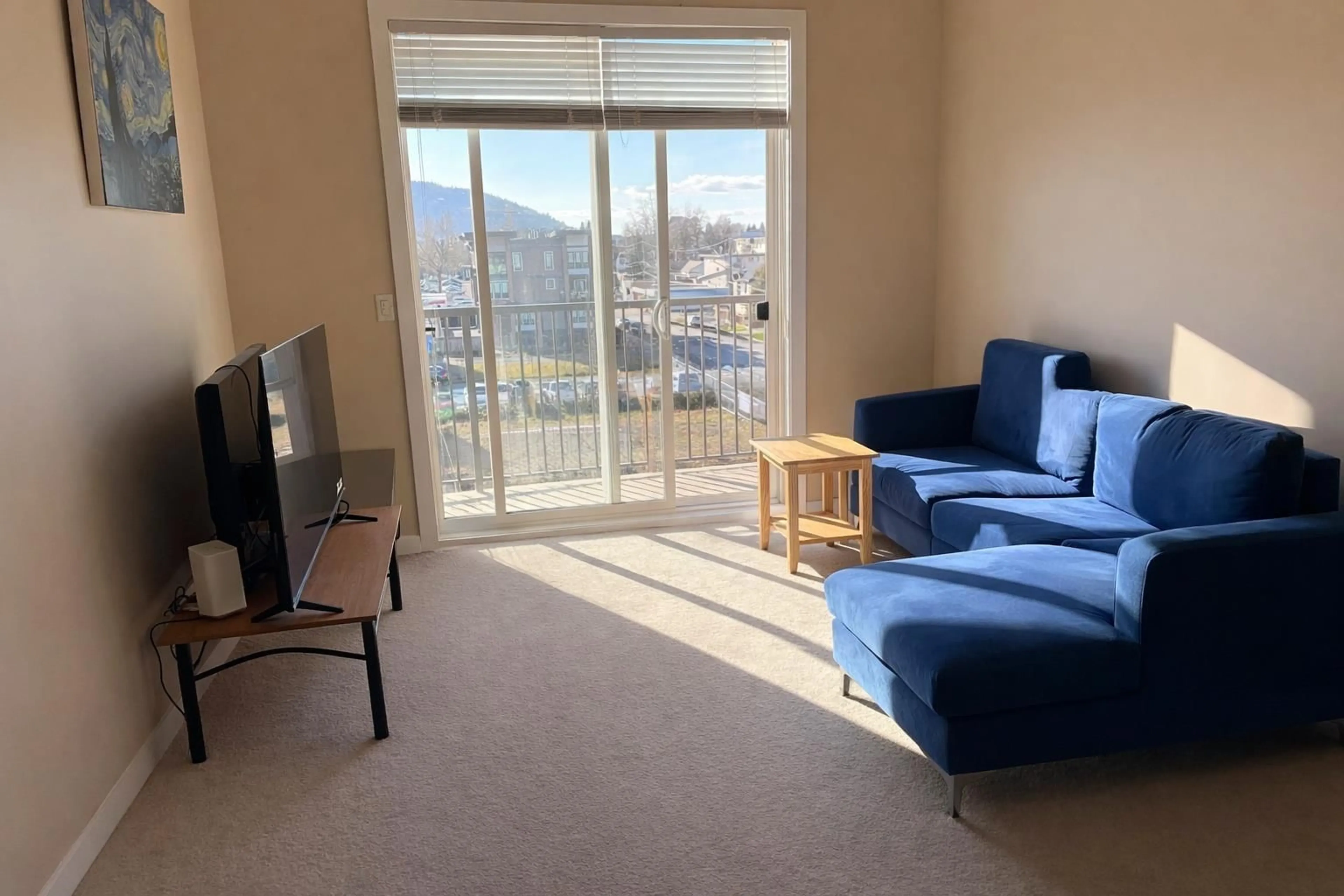 Living room with furniture, unknown for 407 - 9422 VICTOR STREET, Chilliwack British Columbia V2P0B8