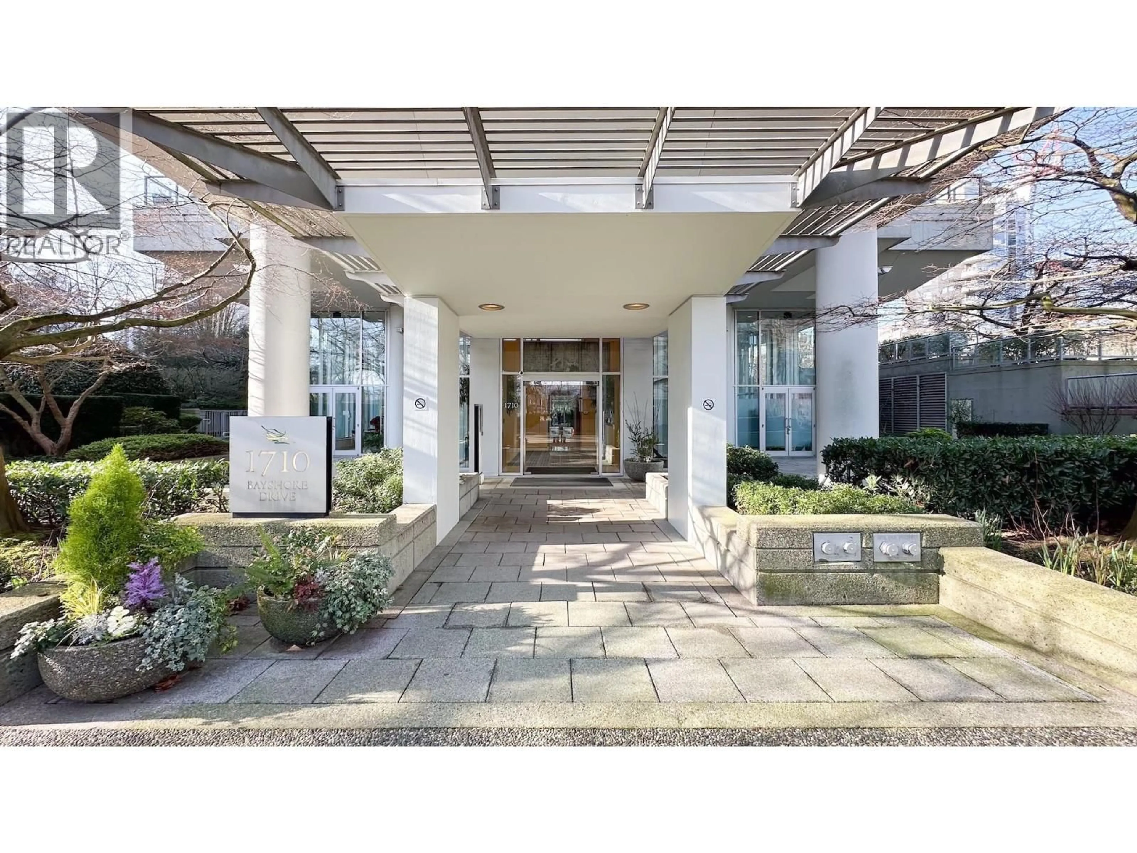 Indoor foyer for 1004 - 1710 BAYSHORE DRIVE, Vancouver British Columbia V6G3G4