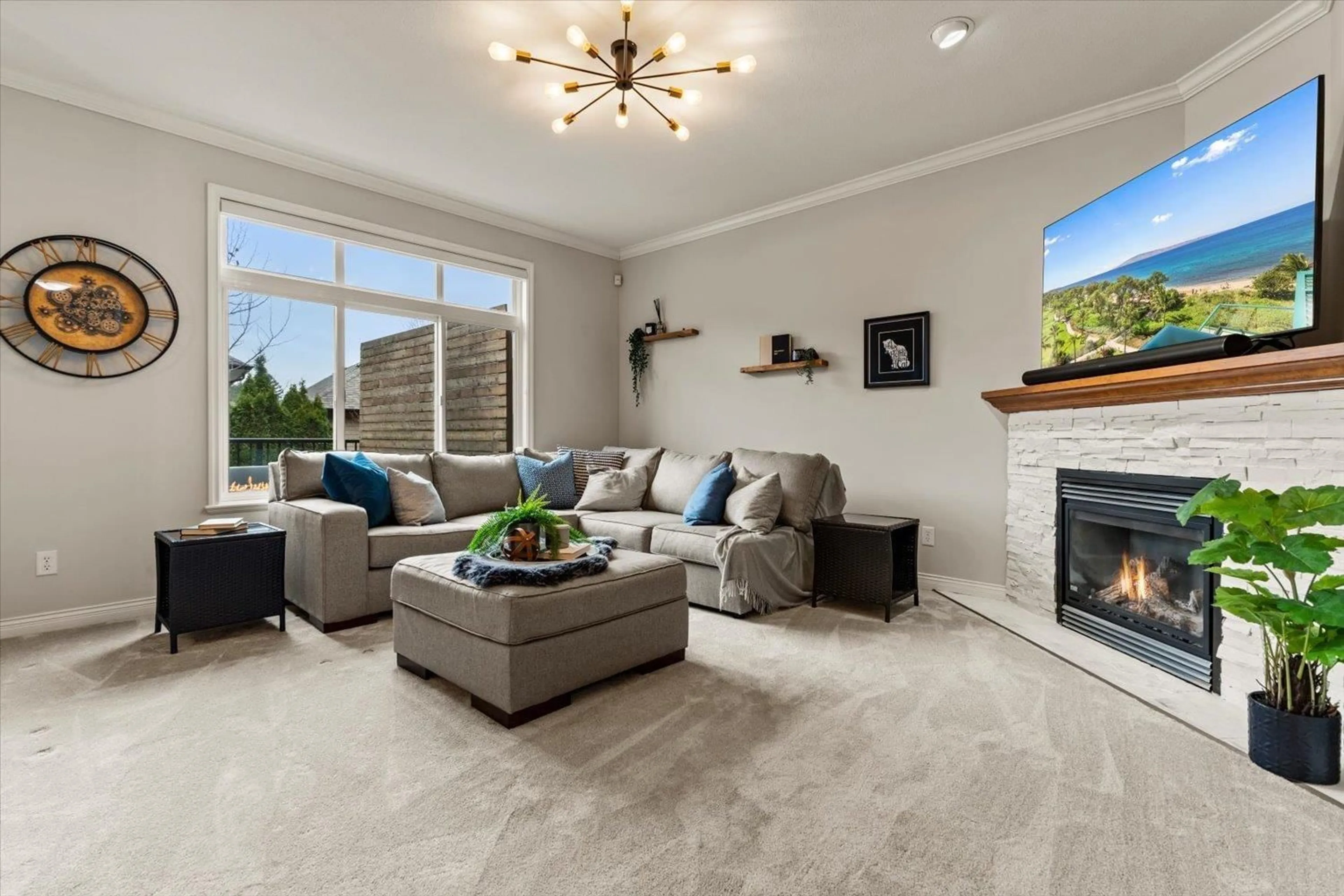 Living room with furniture, ceramic/tile floor for 2 - 46808 HUDSON ROAD, Chilliwack British Columbia V2R0L4