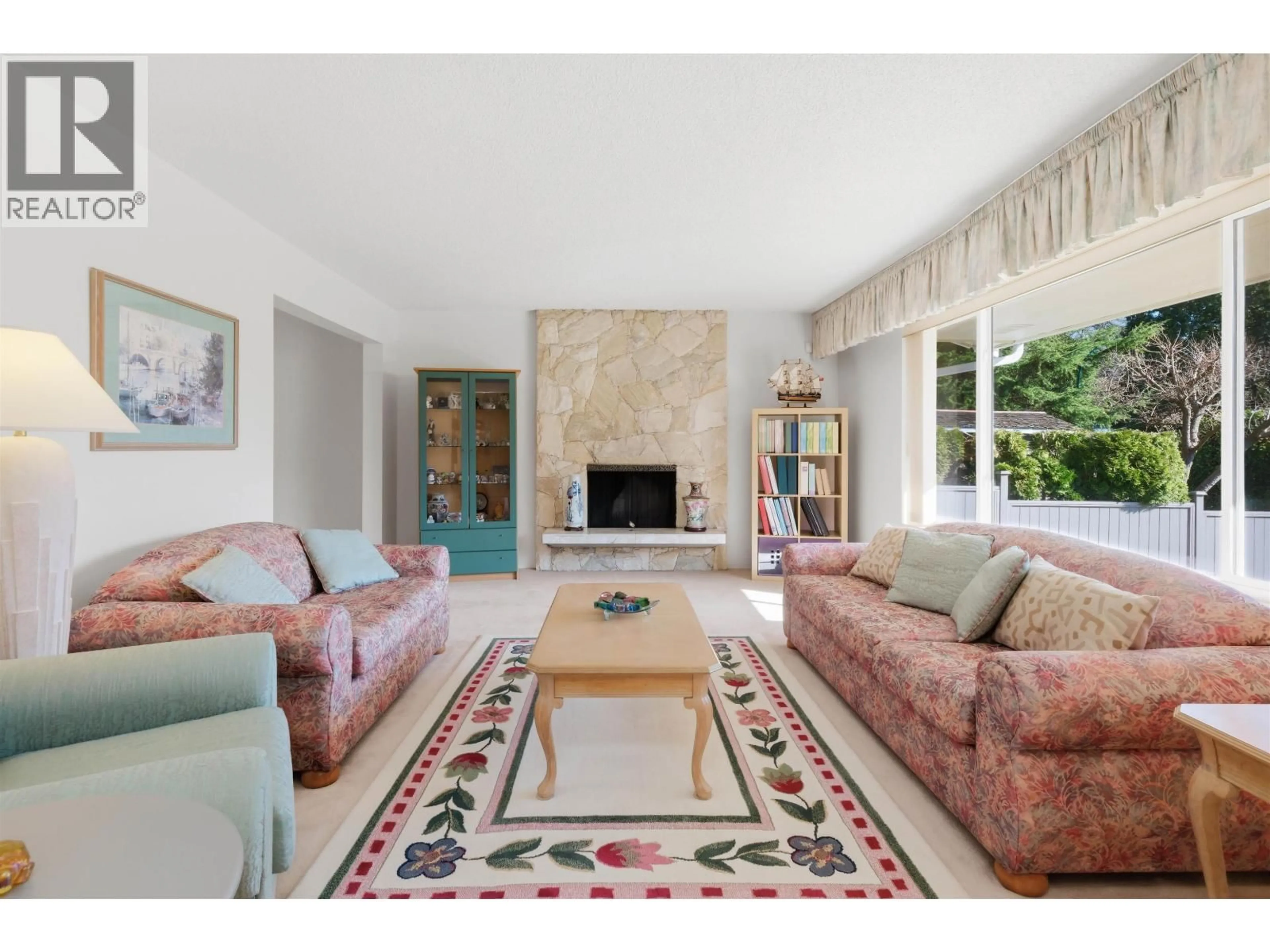 Living room with furniture, unknown for 2716 BYRON ROAD, North Vancouver British Columbia V7H1M2