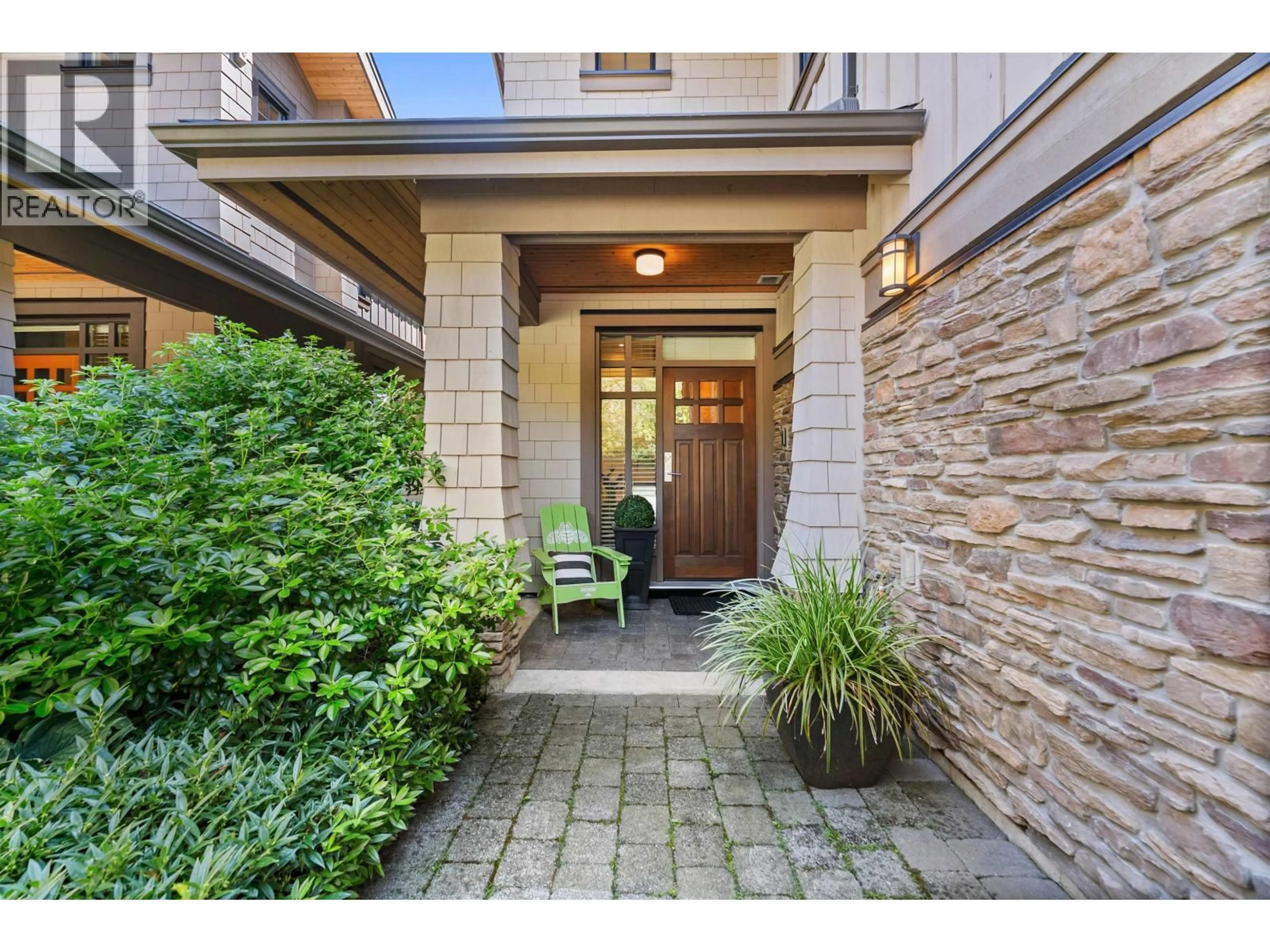 Indoor entryway for 41 - 3639 ALDERCREST DRIVE, North Vancouver British Columbia V7G0A1
