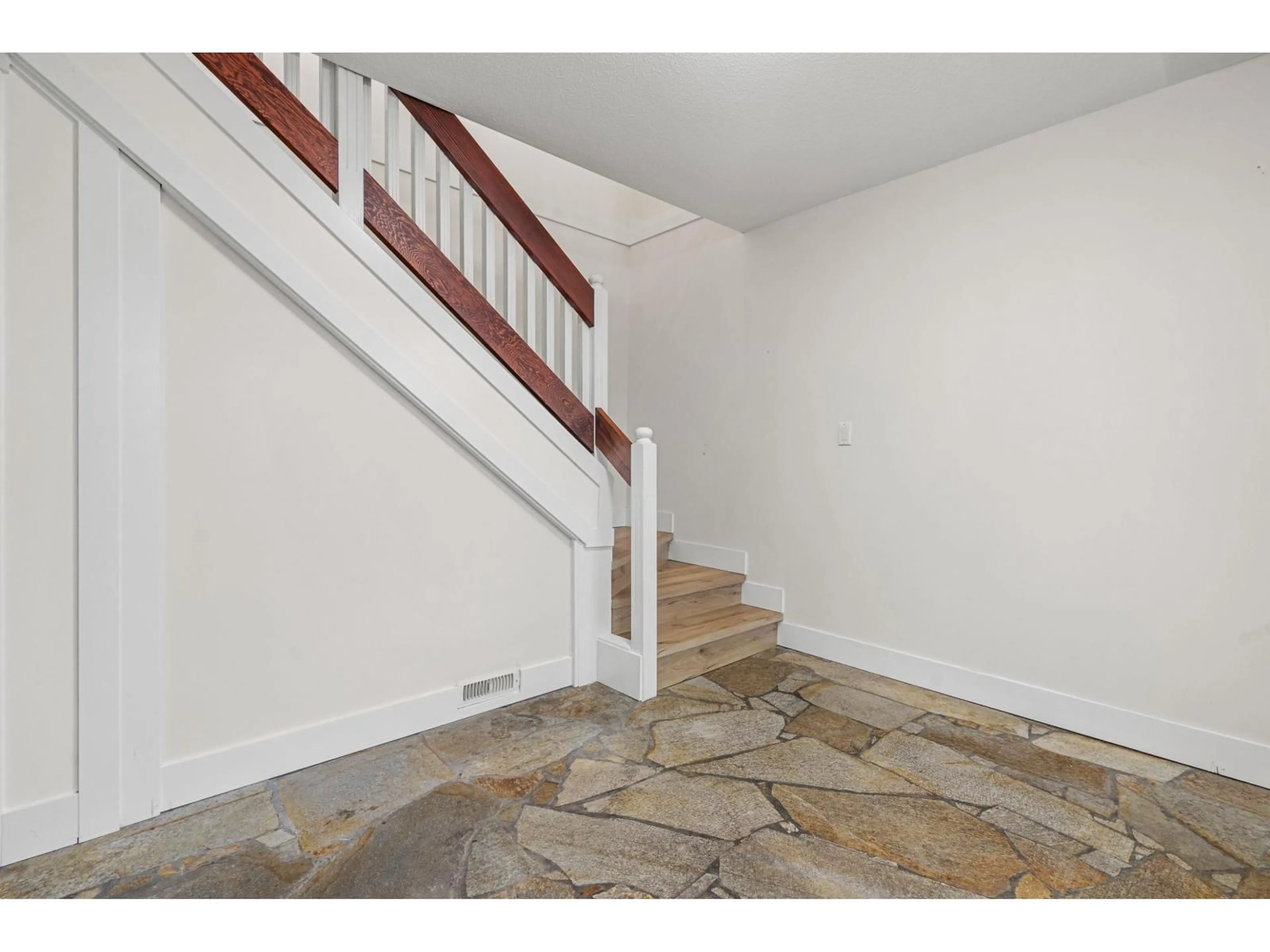 Unknown for 45187 MOUNTVIEW WAY, Chilliwack British Columbia V2R1T3