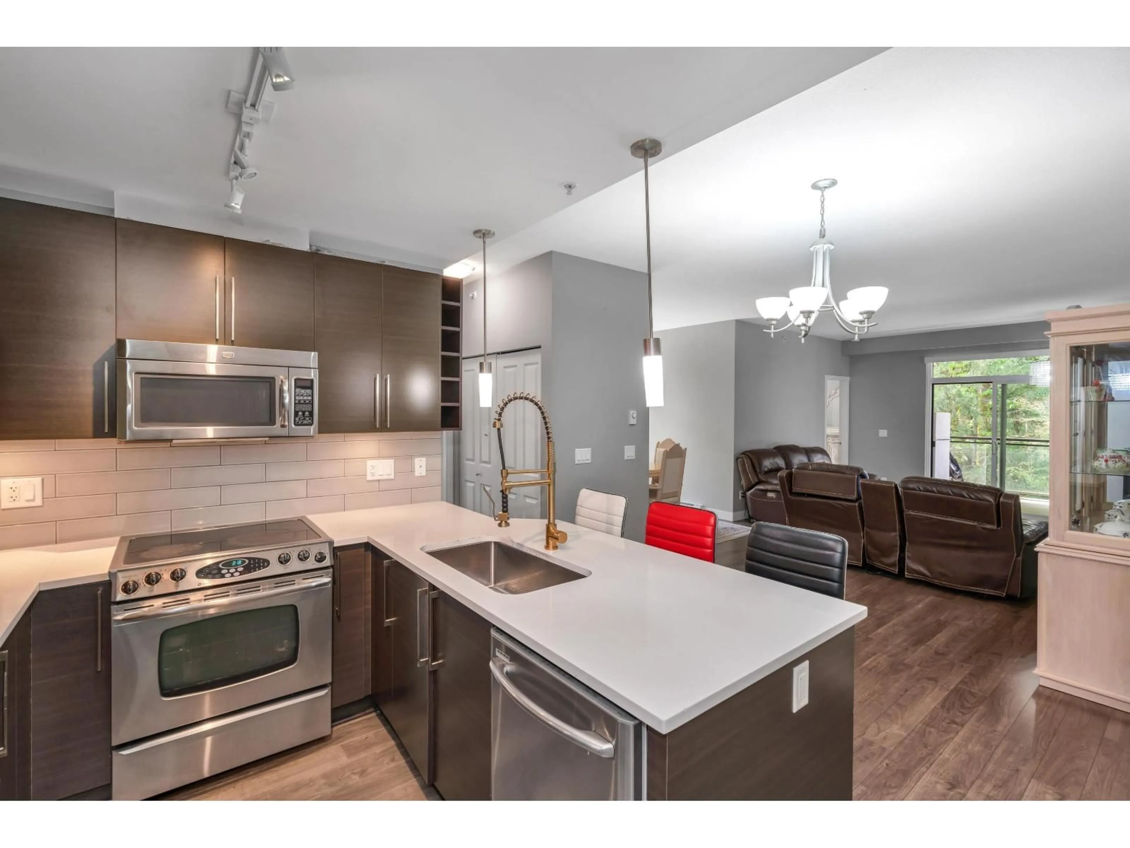 Open concept kitchen, unknown for 411 - 14358 60 AVENUE, Surrey British Columbia V3X0G3