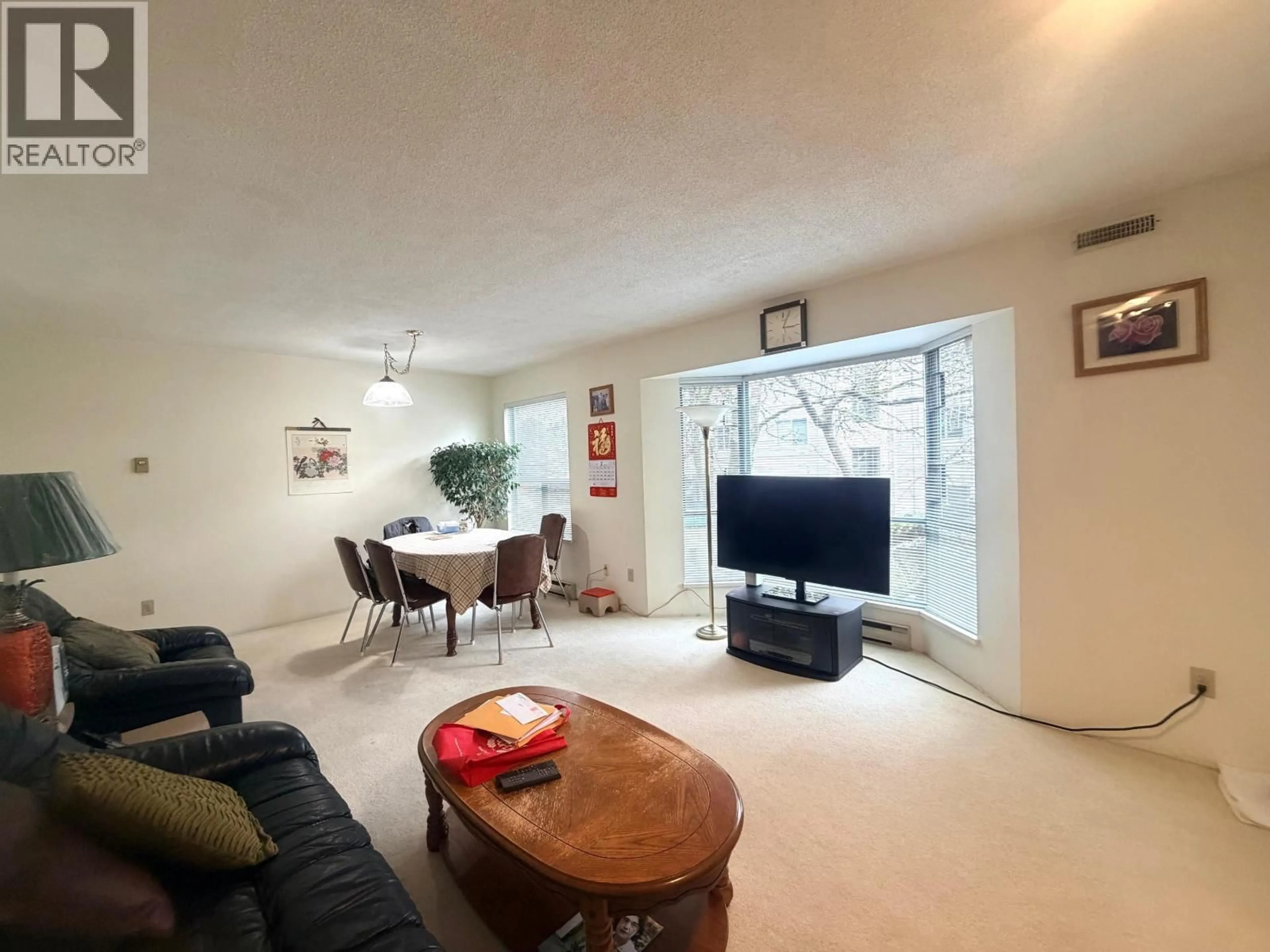 Living room with furniture, unknown for 203 - 5250 VICTORY STREET, Burnaby British Columbia V5J5H2