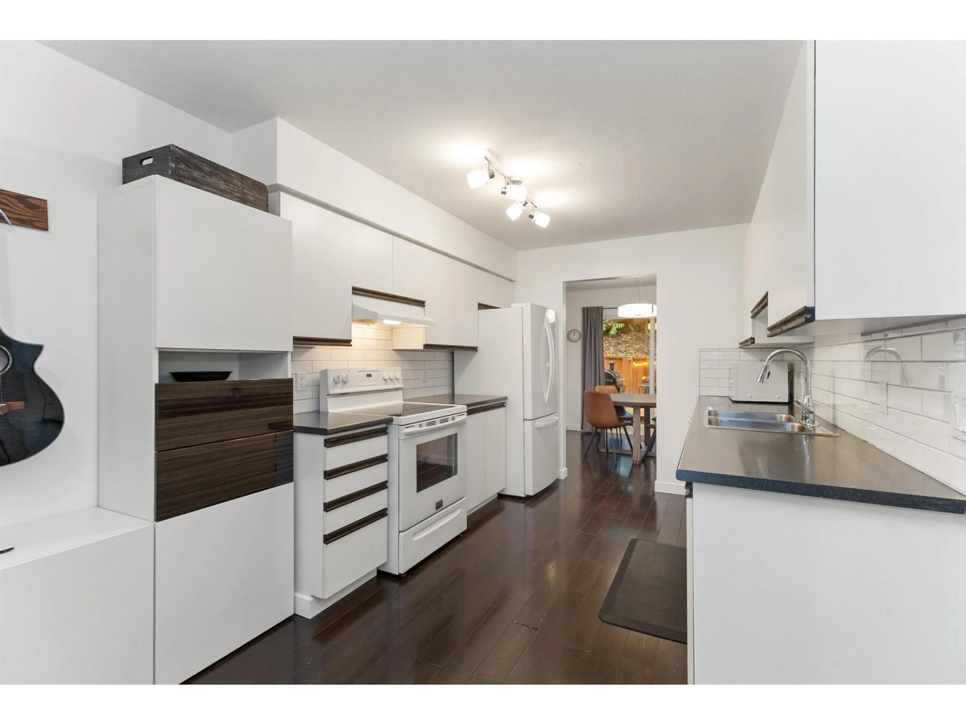 Standard kitchen, wood/laminate floor for 47 - 36060 OLD YALE ROAD, Abbotsford British Columbia V3G2E9