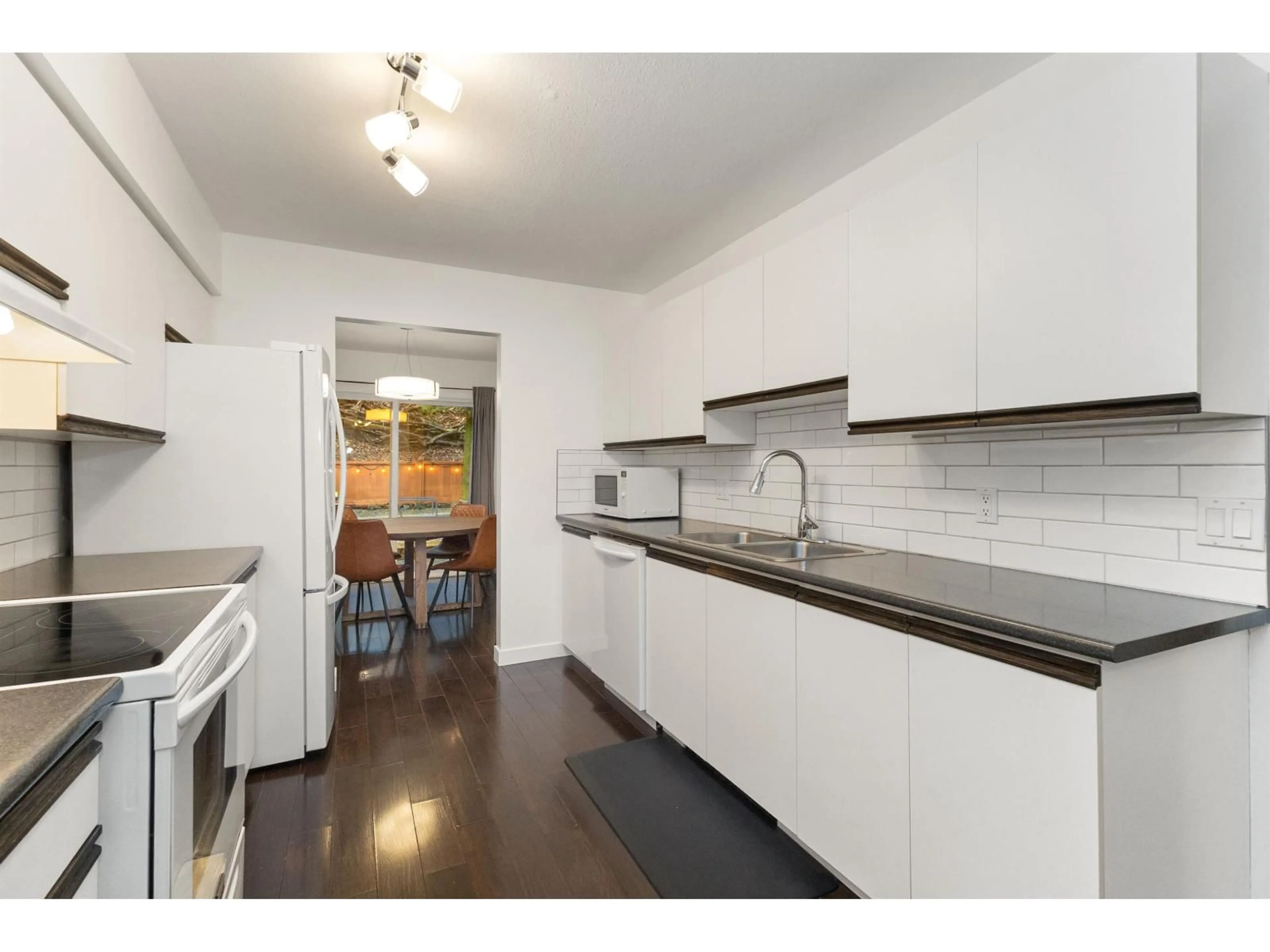 Standard kitchen, unknown for 47 - 36060 OLD YALE ROAD, Abbotsford British Columbia V3G2E9