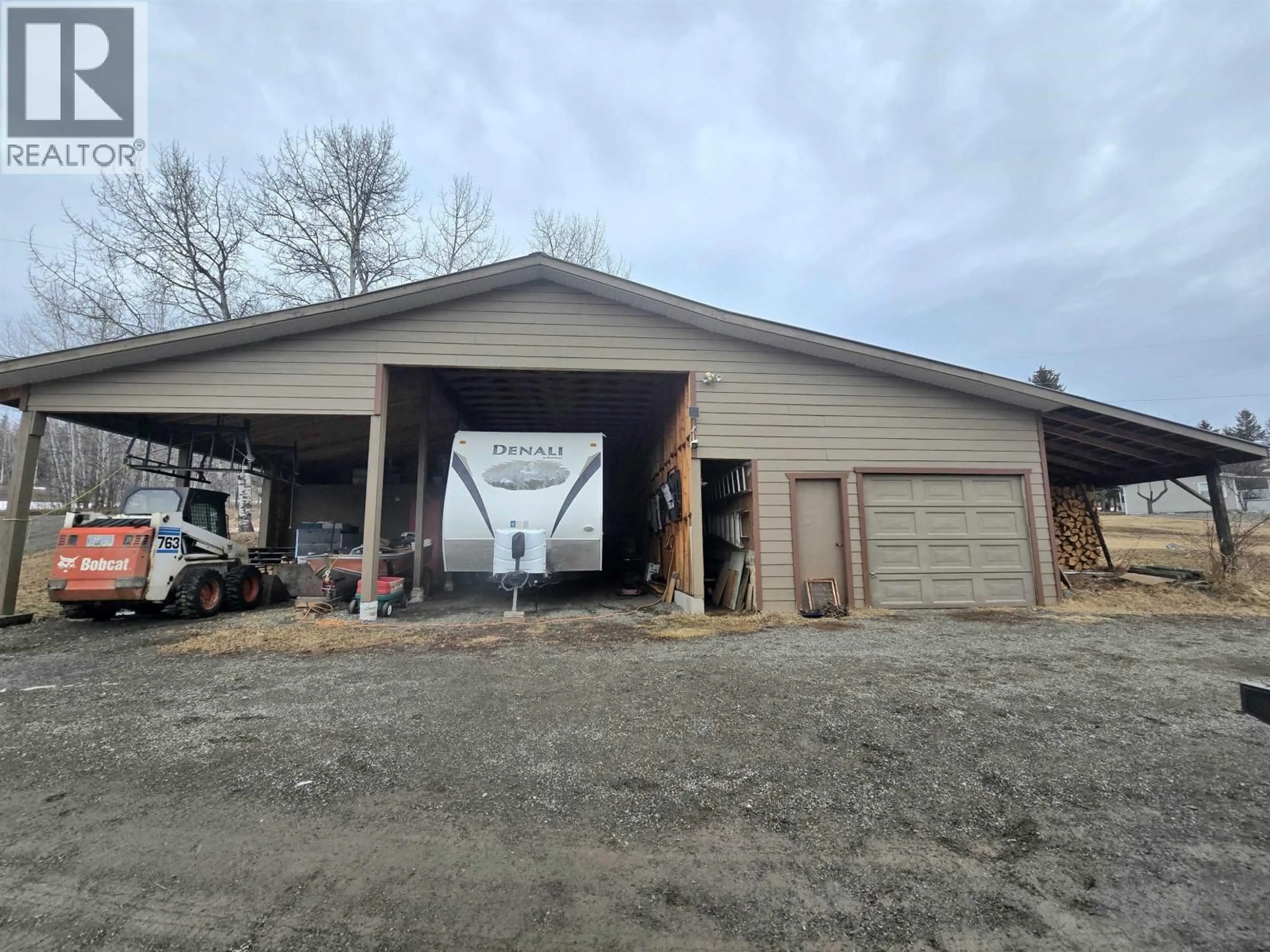 Indoor garage for 6072 LAKESHORE DRIVE, Horse Lake British Columbia V0K2E3
