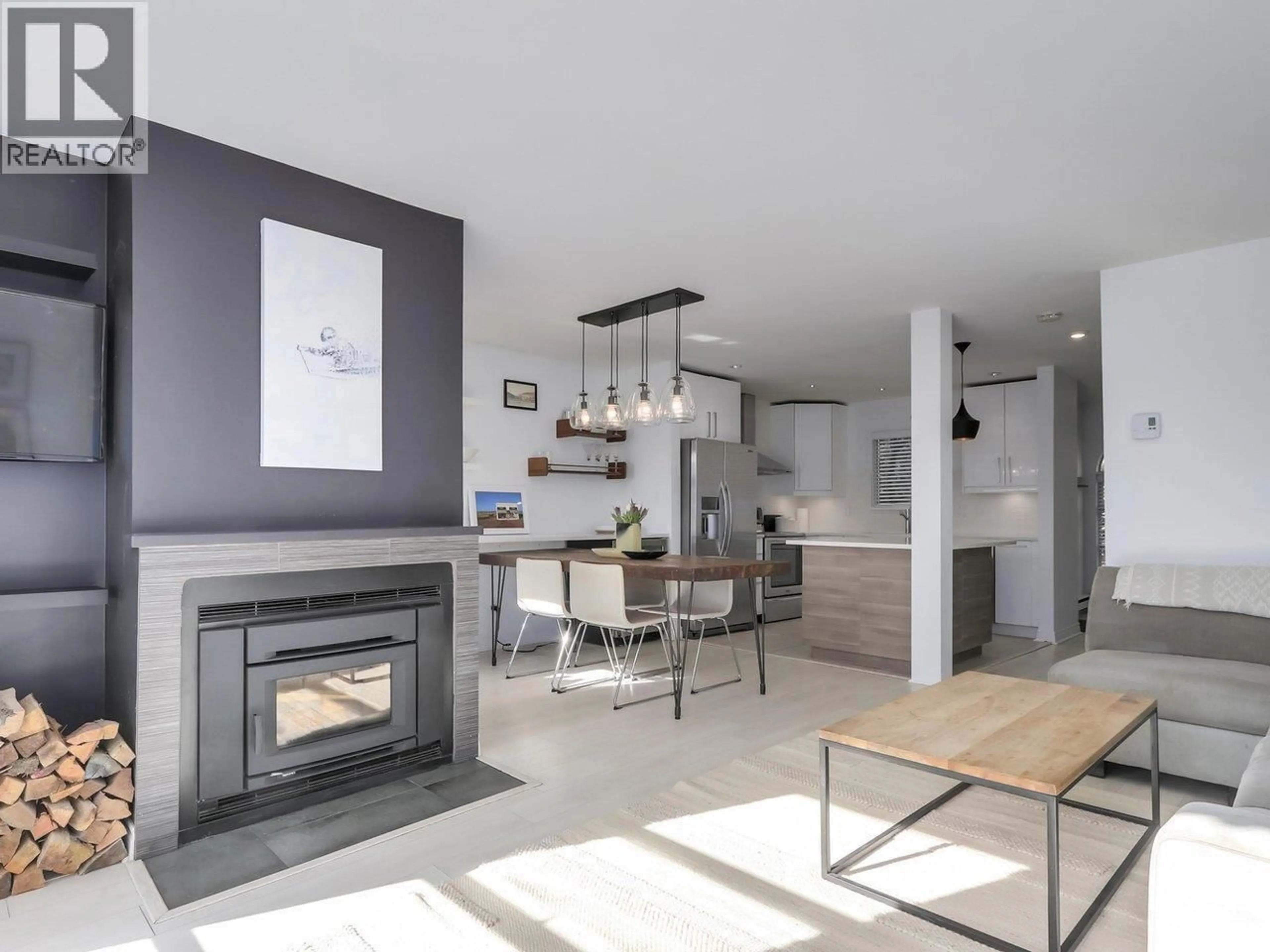 Open concept kitchen, unknown for 29 - 900 17TH STREET, North Vancouver British Columbia V7P3K5