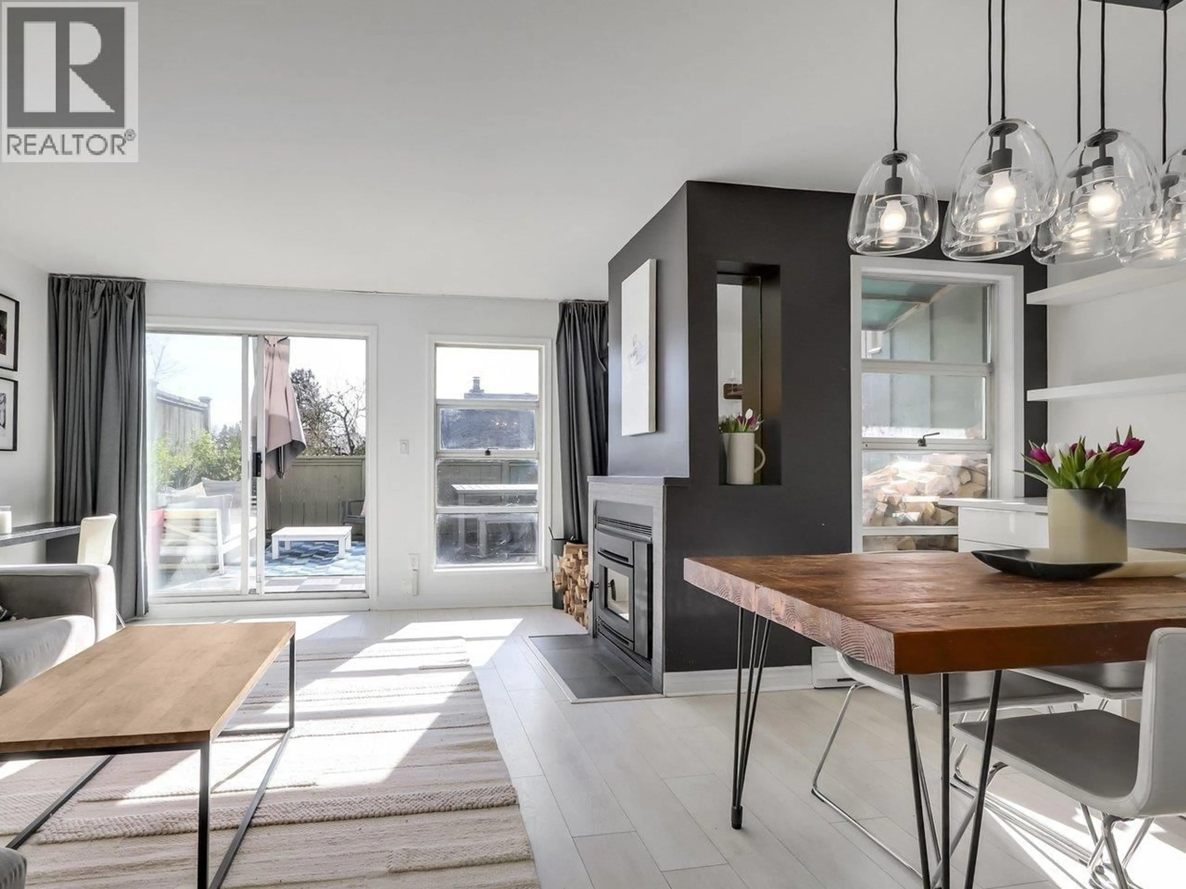 Open concept kitchen, unknown for 29 - 900 17TH STREET, North Vancouver British Columbia V7P3K5