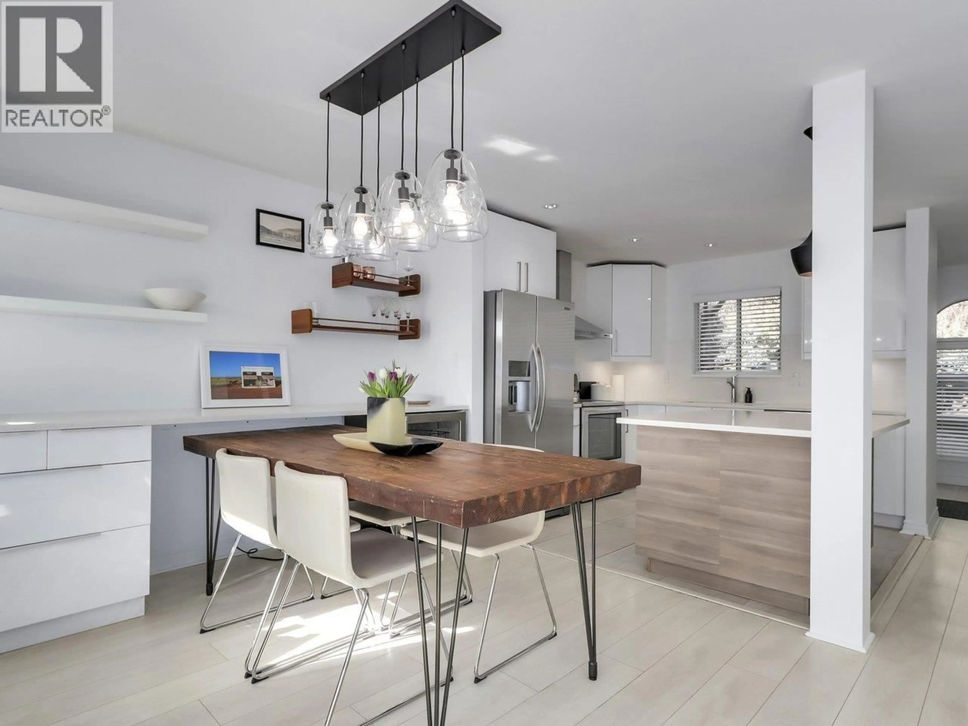 Open concept kitchen, unknown for 29 - 900 17TH STREET, North Vancouver British Columbia V7P3K5