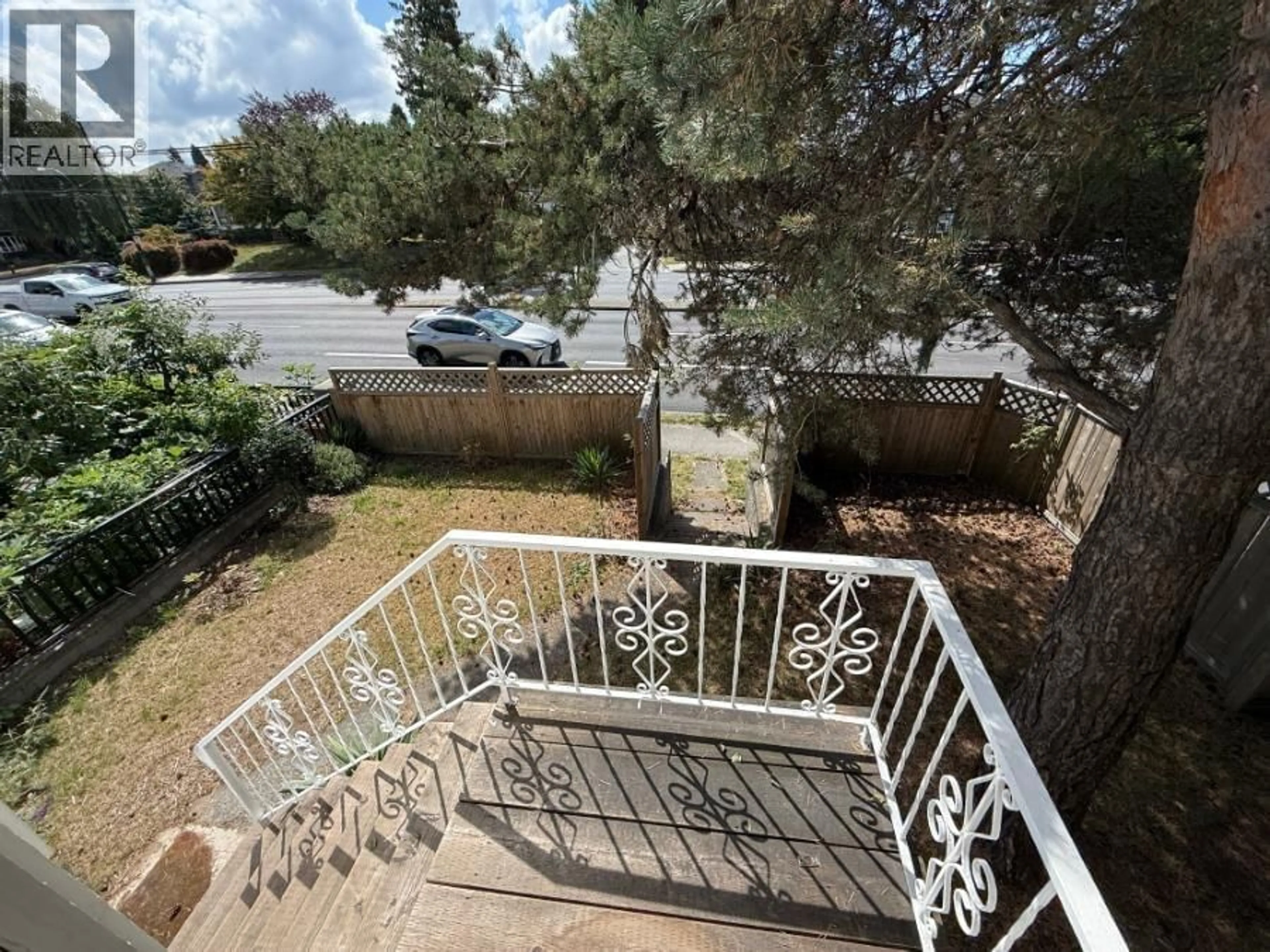 A pic from outside/outdoor area/front of a property/back of a property/a pic from drone, unknown for 301 41ST AVENUE, Vancouver British Columbia V5W1N9