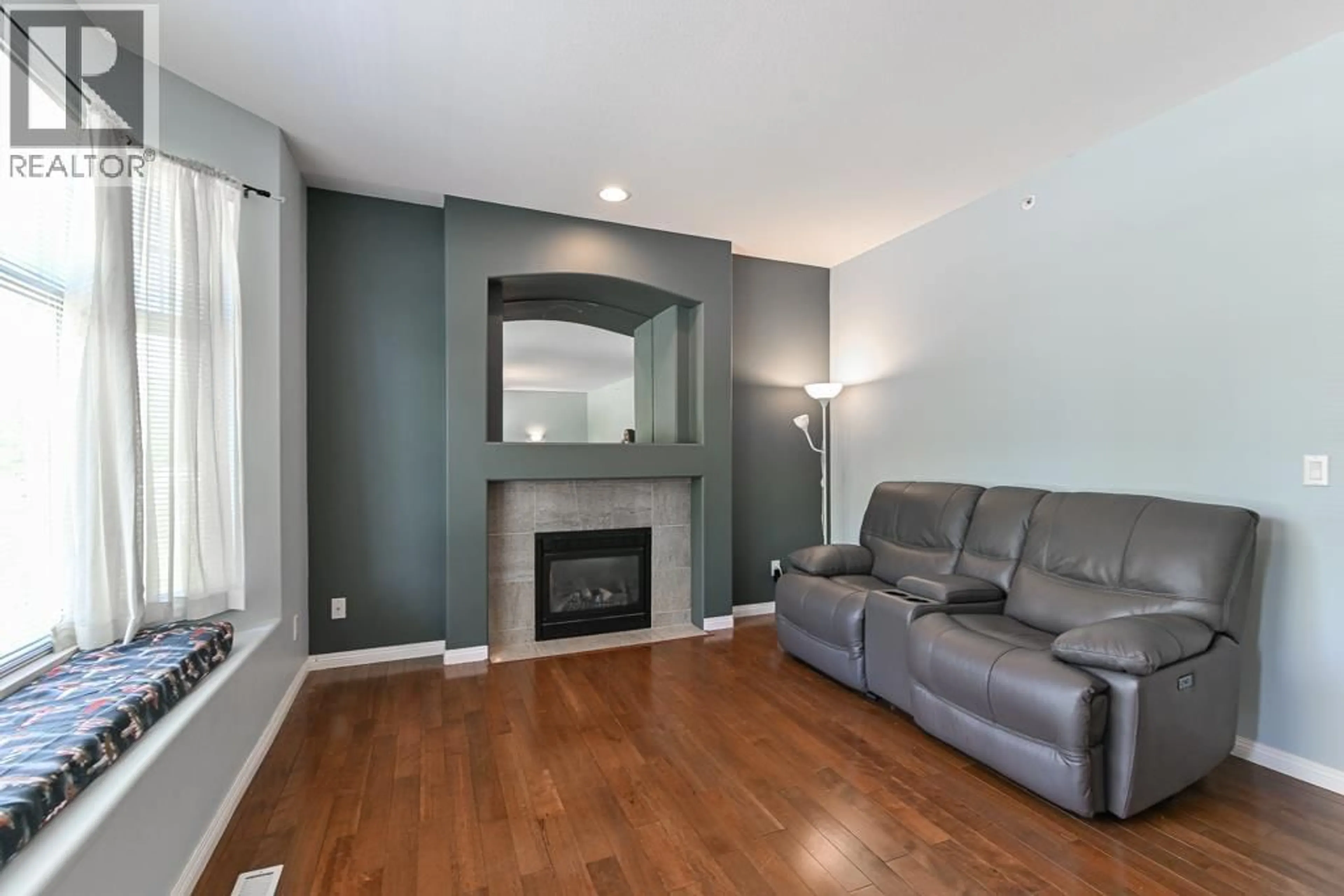 Living room with furniture, wood/laminate floor for 2672 LINCOLN AVENUE, Port Coquitlam British Columbia V3B8E5