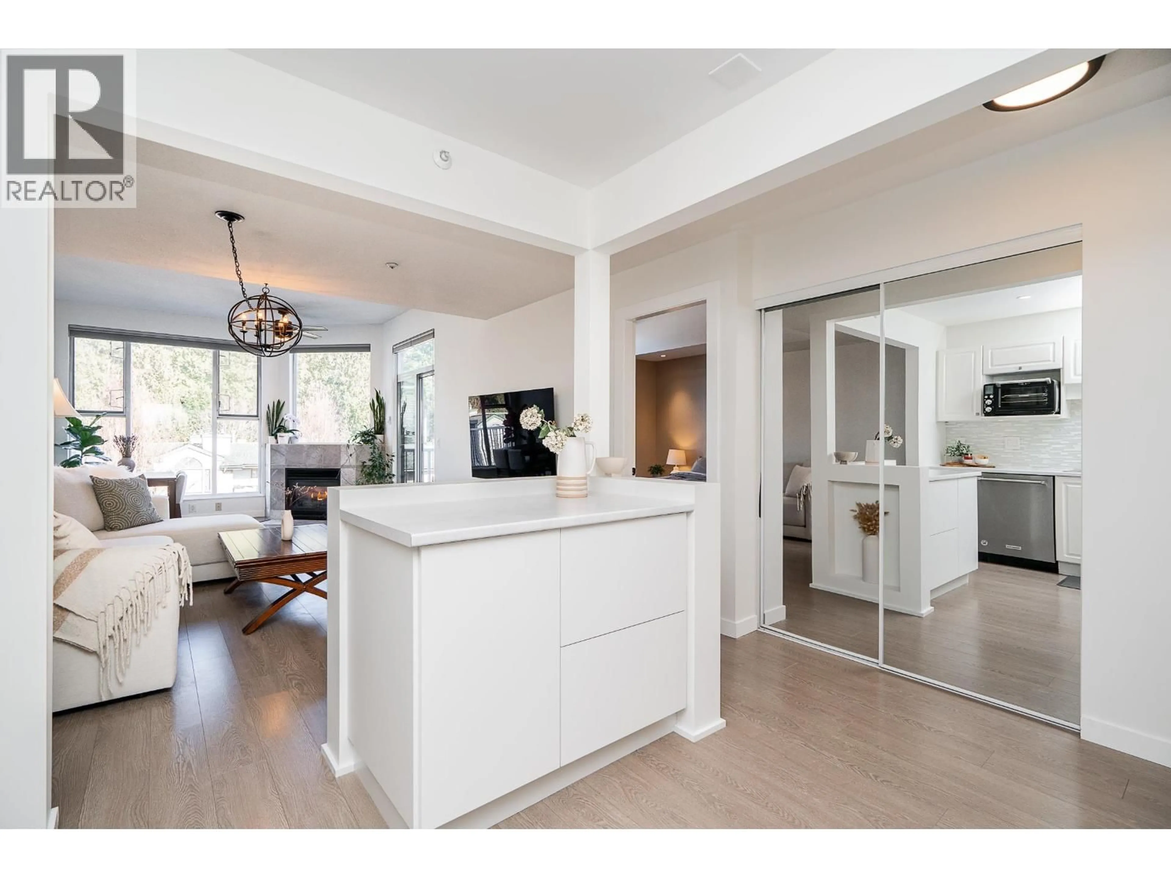 Open concept kitchen, ceramic/tile floor for 402 - 12155 191B STREET, Pitt Meadows British Columbia V3Y2S2